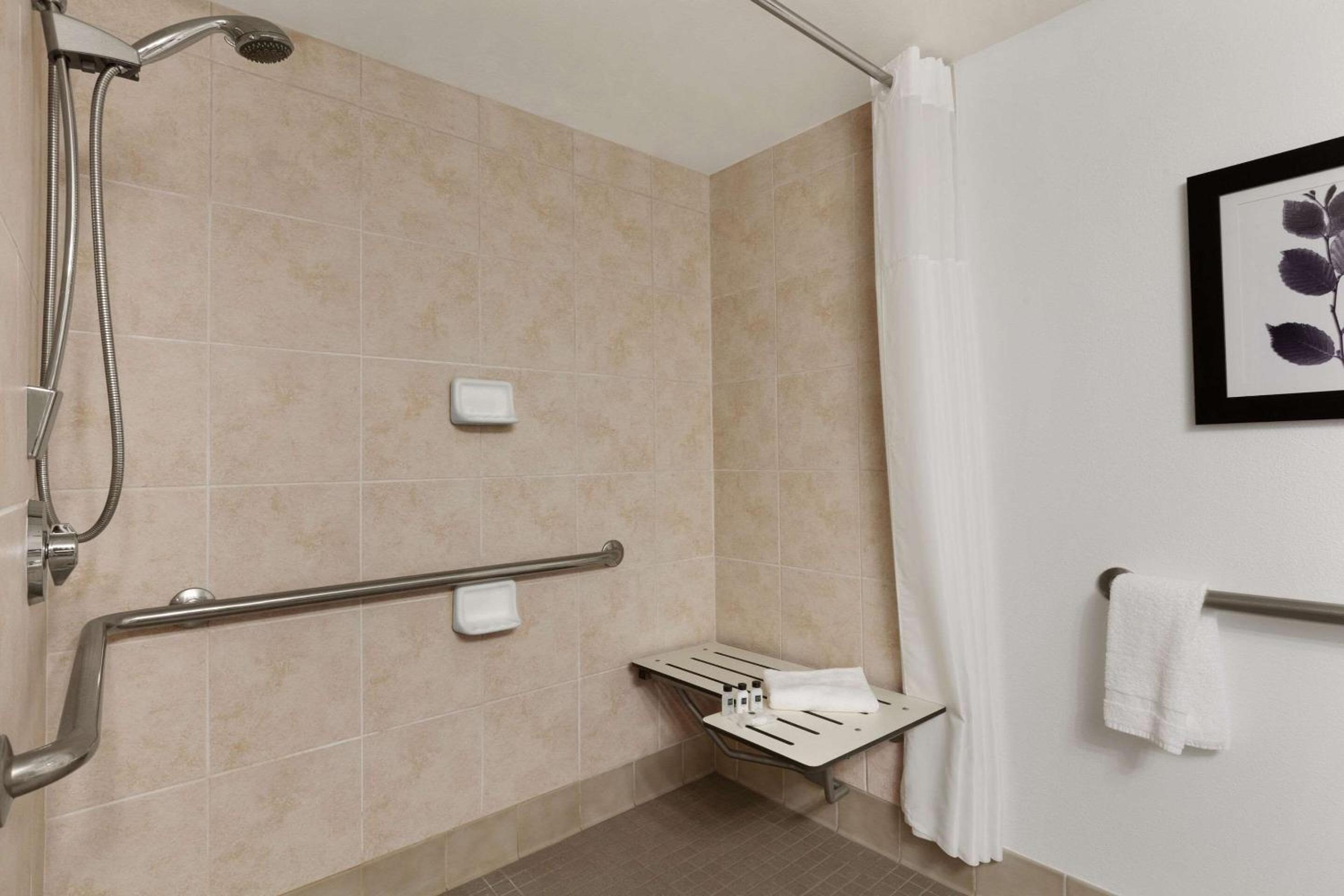 King Room - Accessible/Non-Smoking photo 2