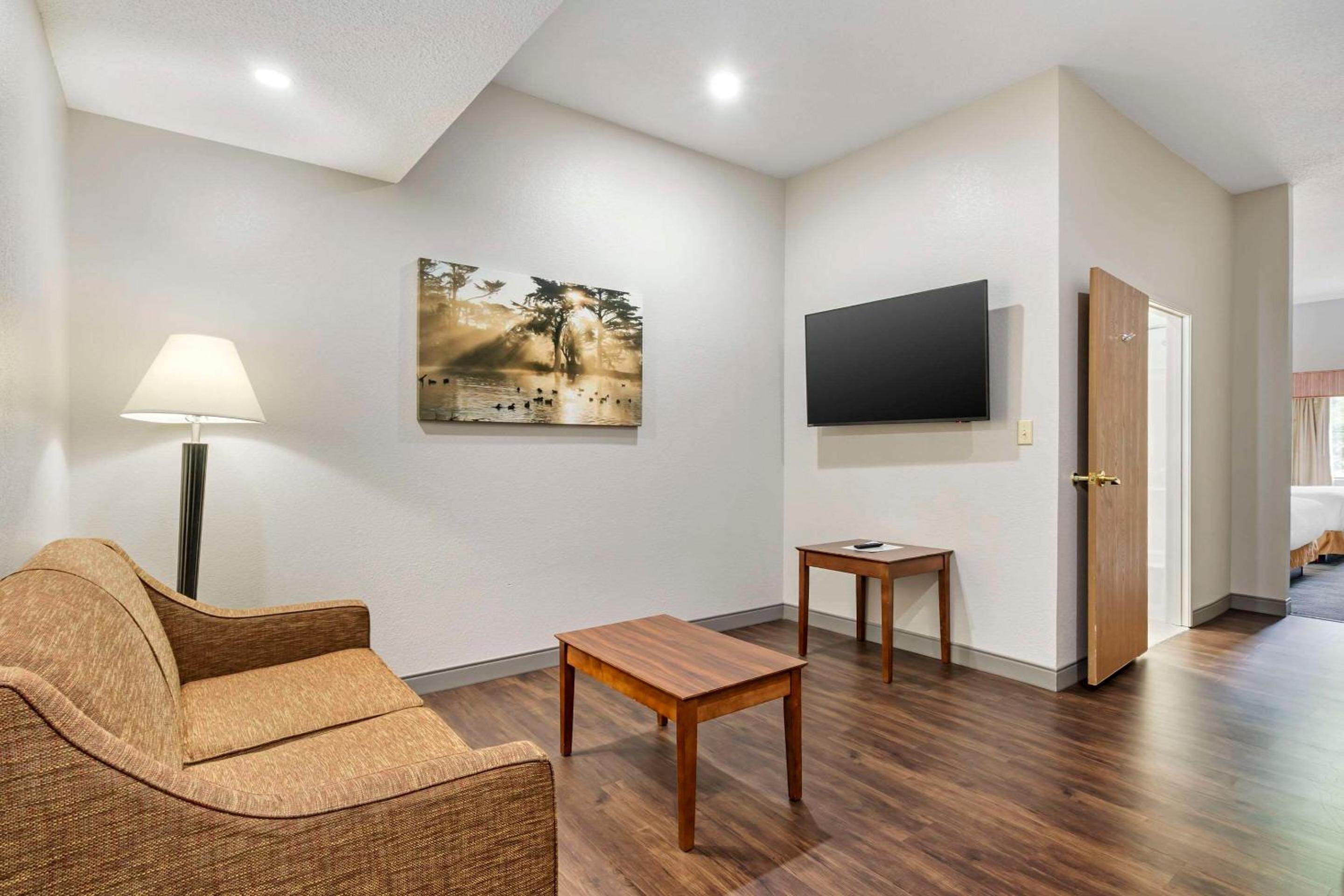 Country Inn & Suites by Radisson, Pickerington, OH