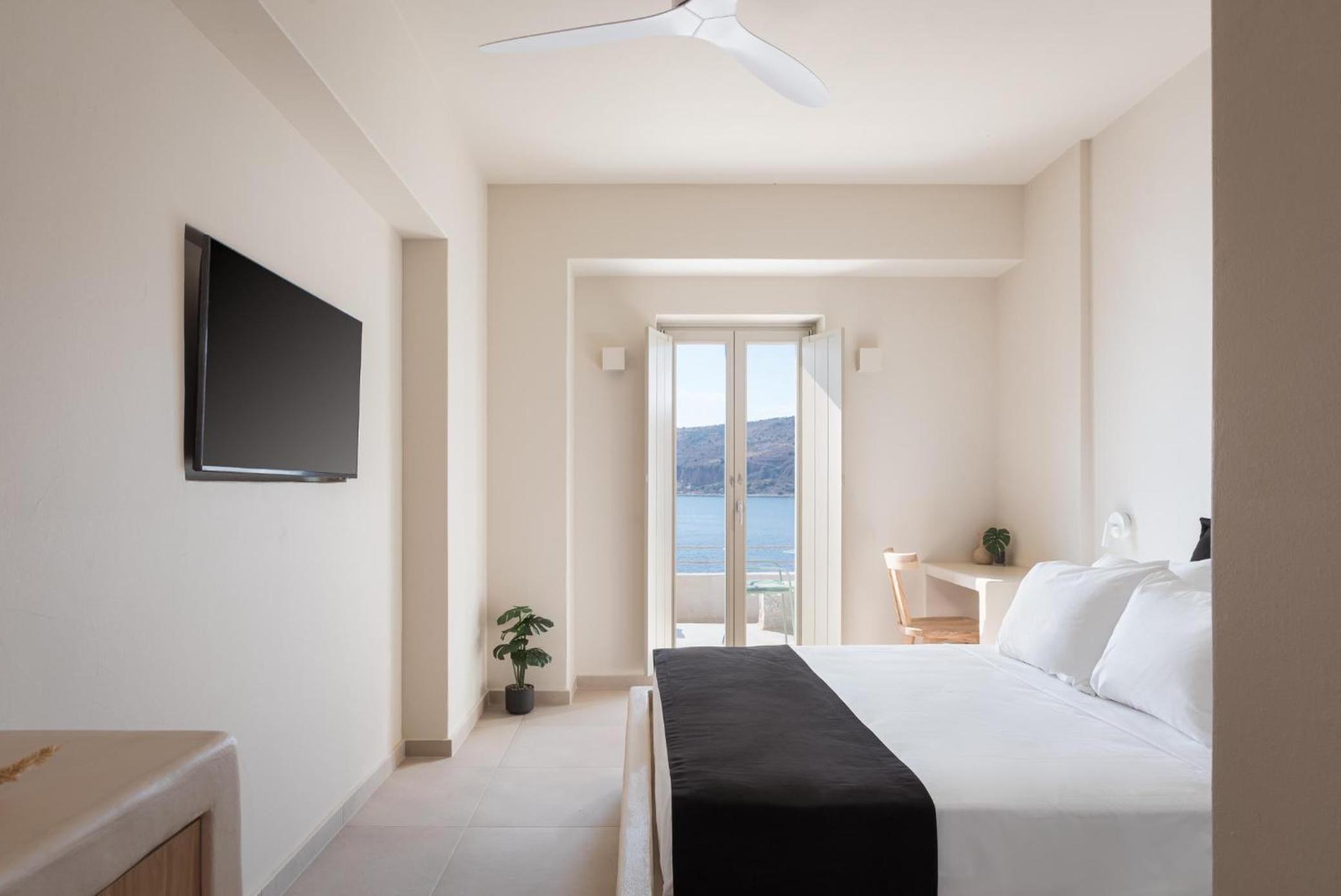 Deluxe Double Room with Balcony and Sea View