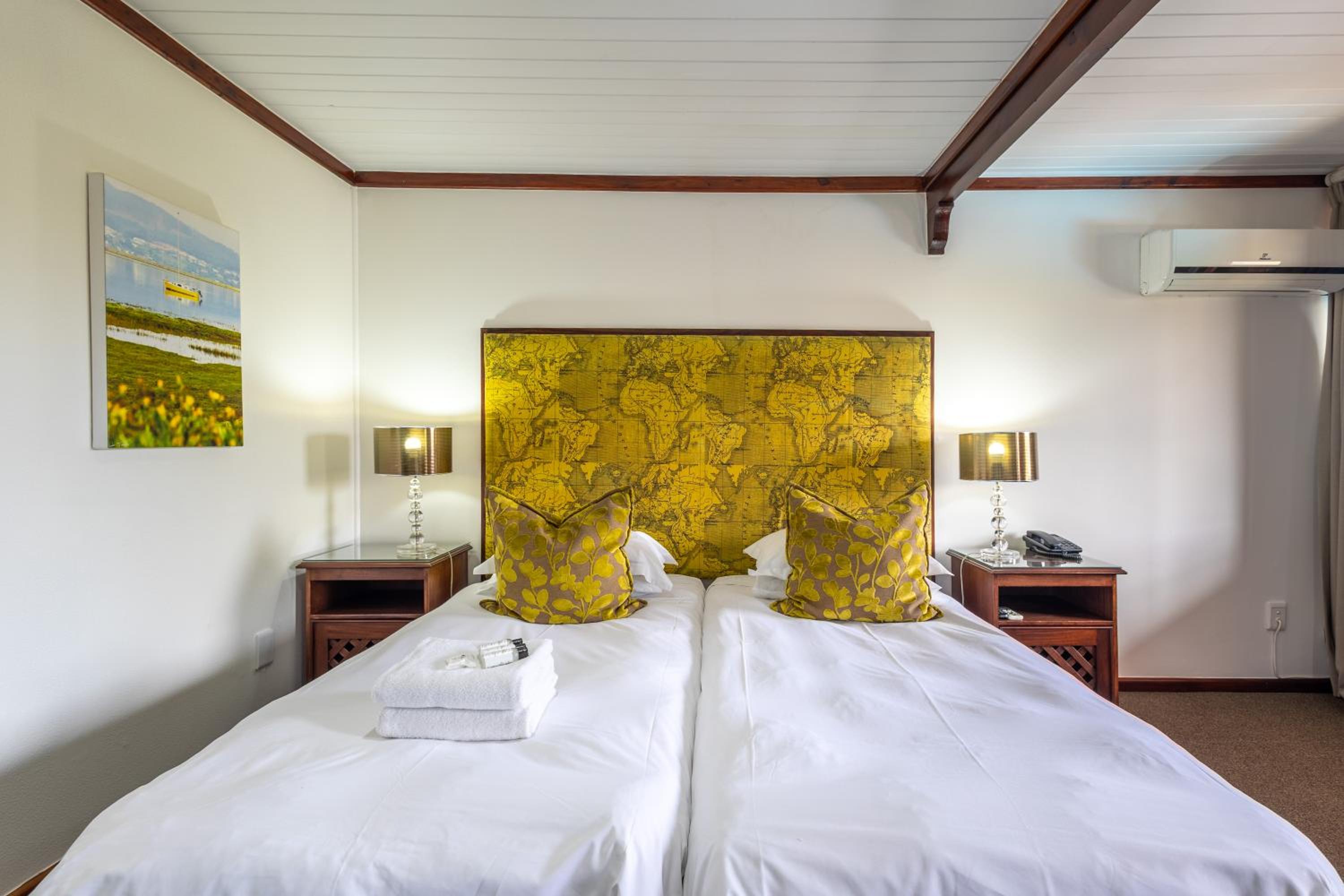 Deluxe Room in Log-Inn Wing - Photo 3