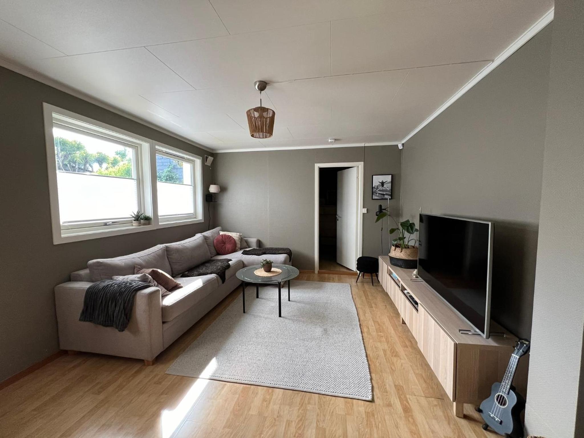 One-Bedroom Apartment photo 1