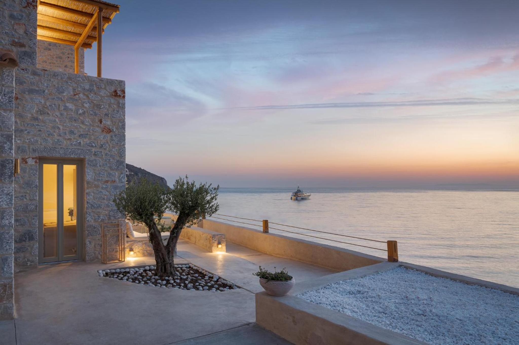 Deluxe Double Room with Sea View photo 2