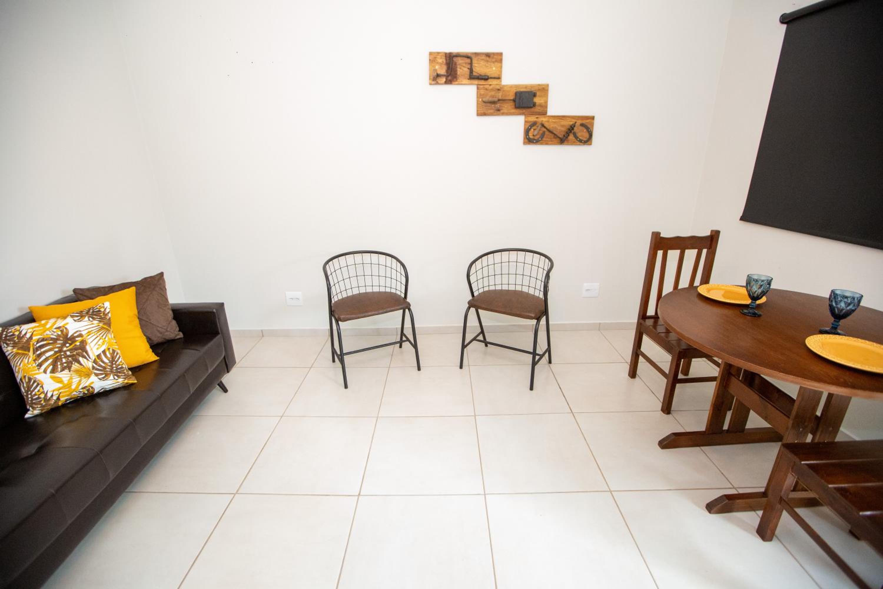 One-Bedroom Apartment photo 1