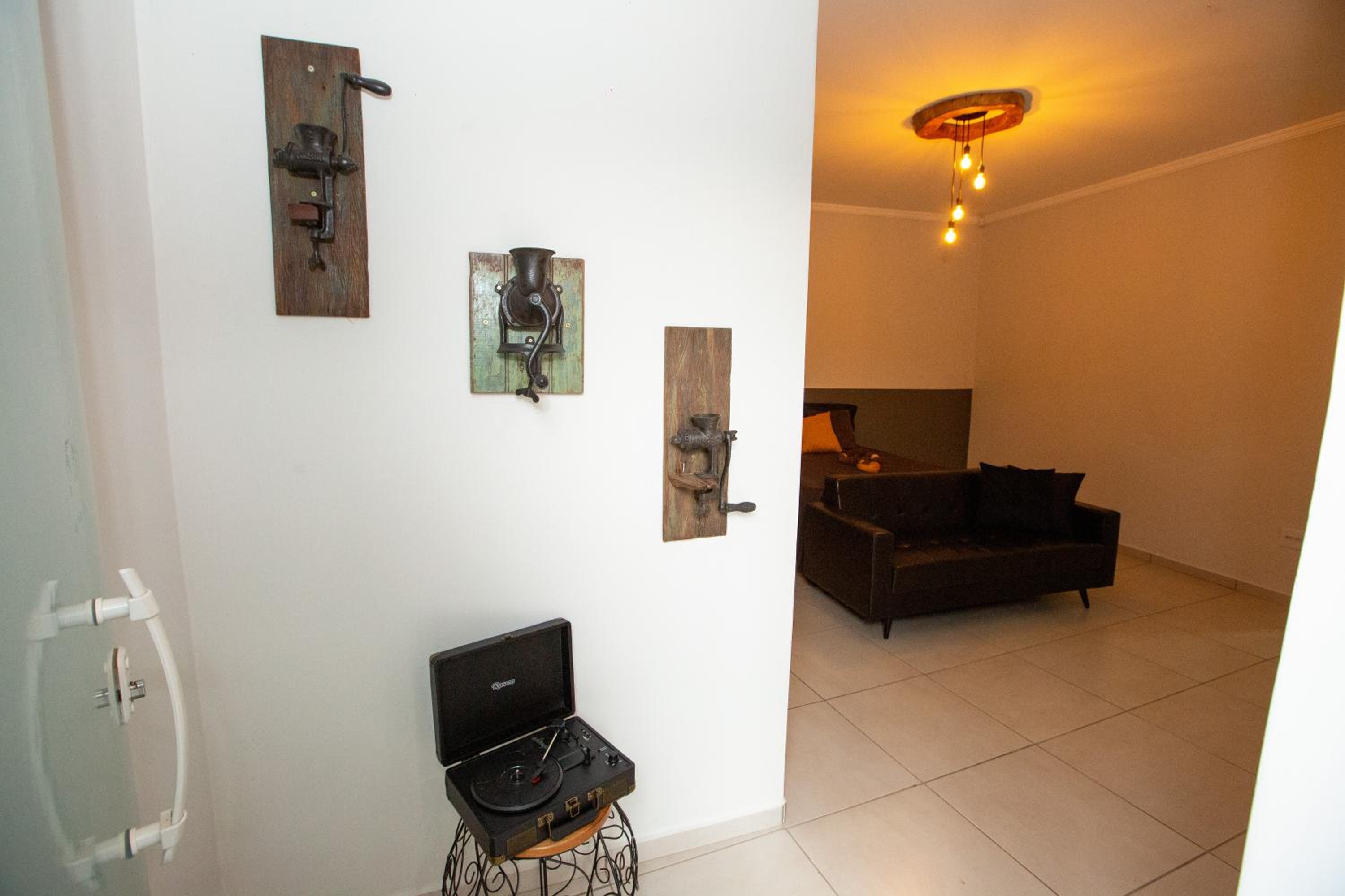 One-Bedroom Apartment photo 1