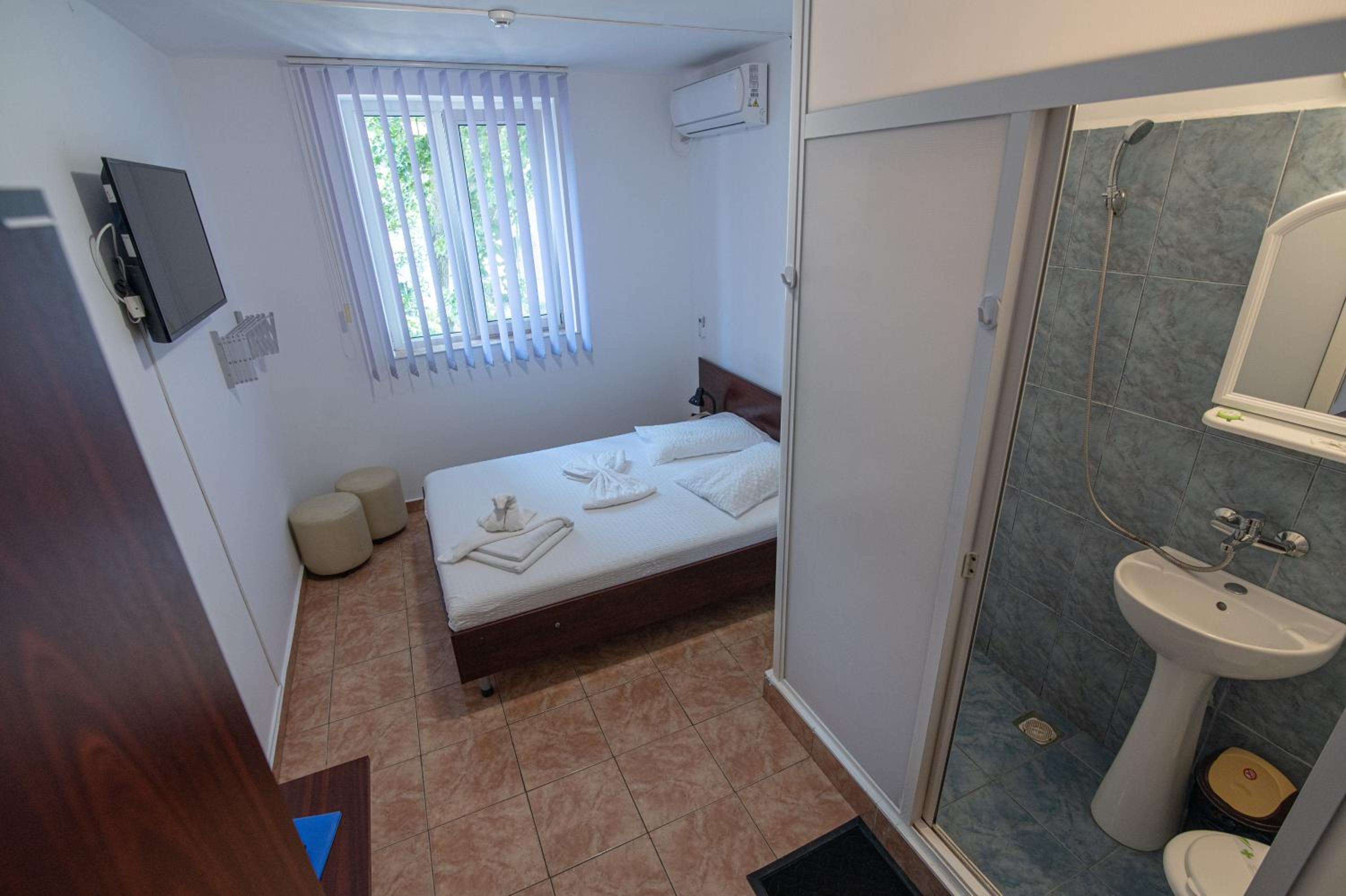 Double Room - Photo 1