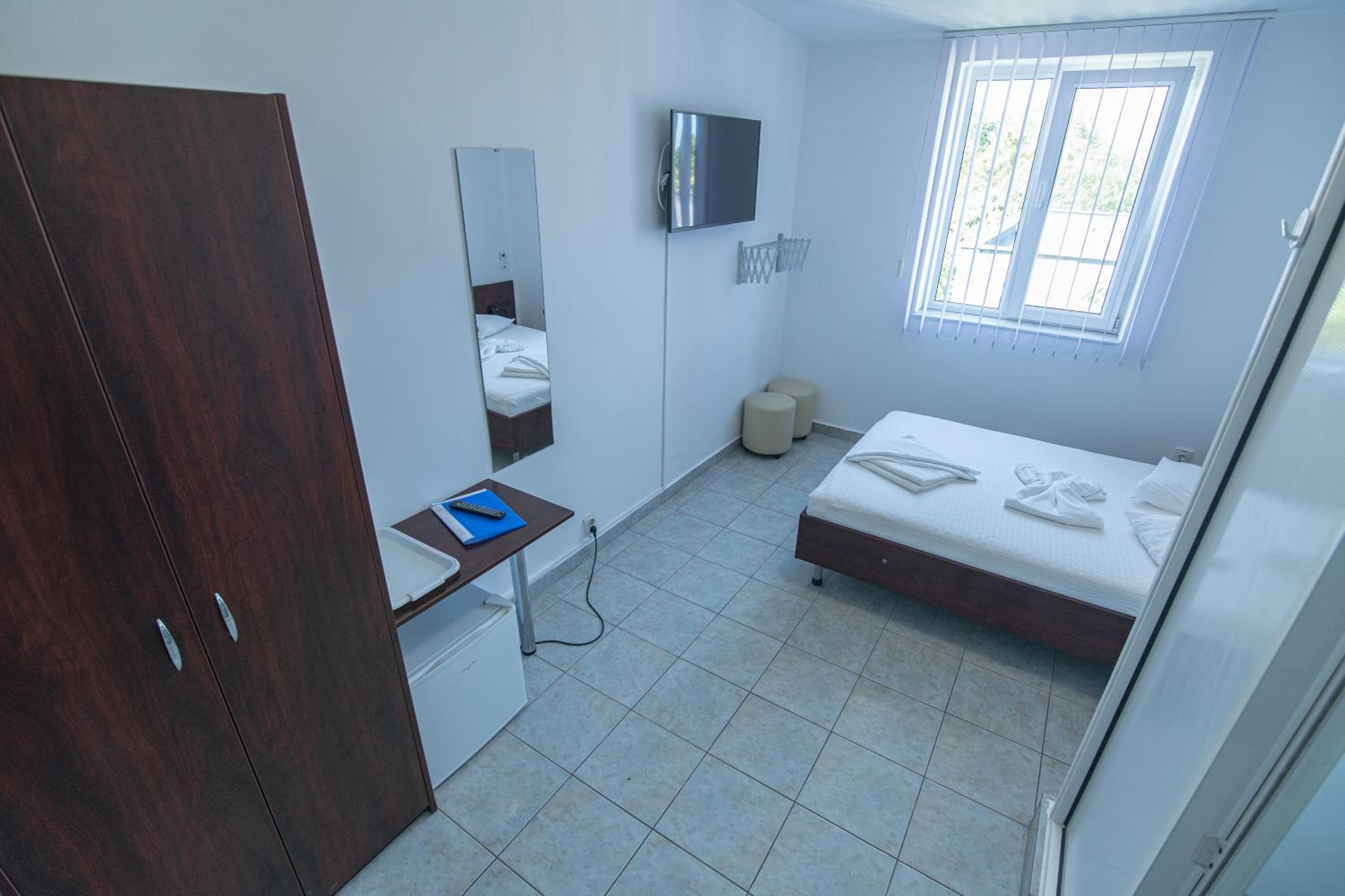 Double Room - Photo 10