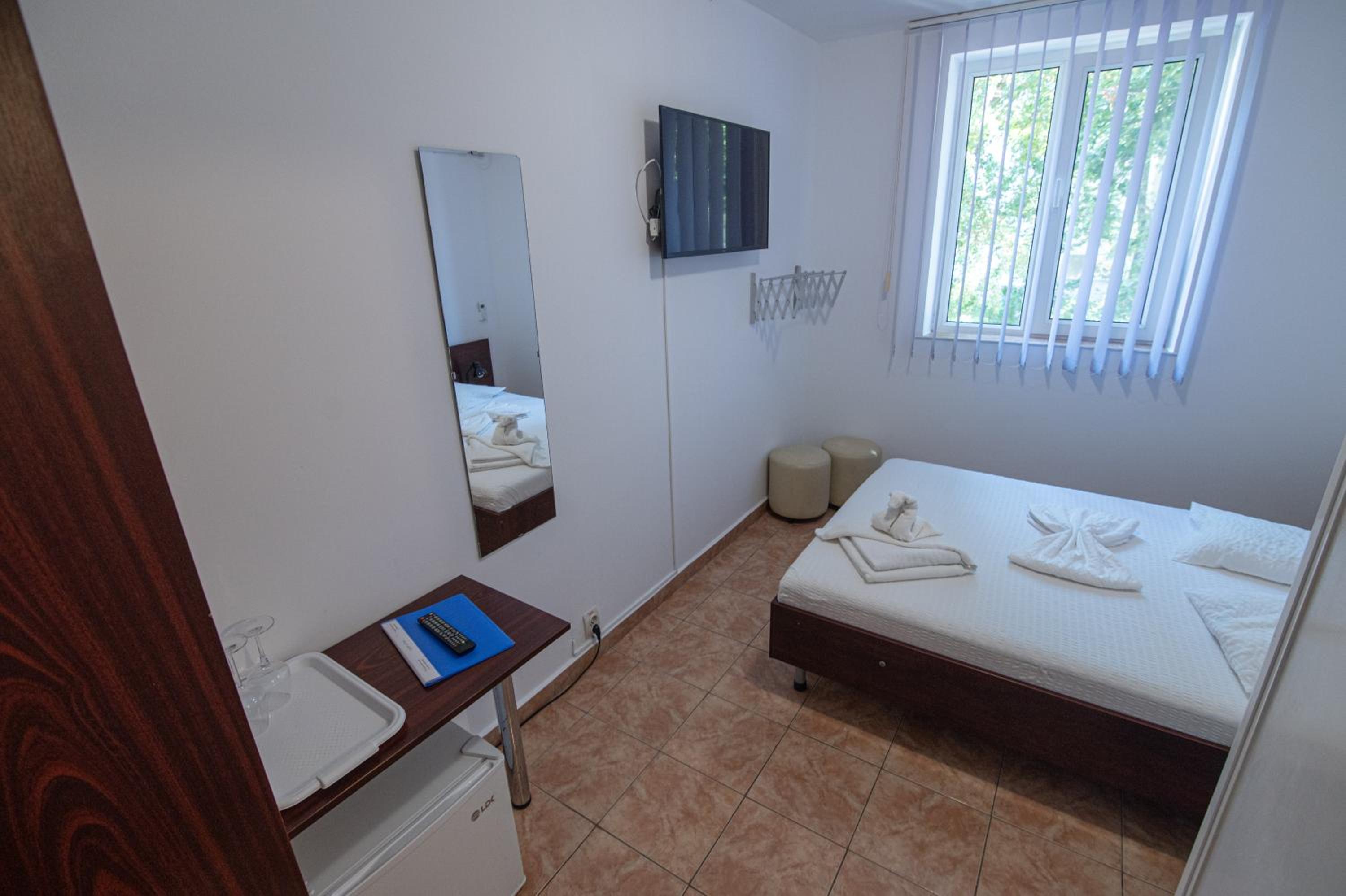 Double Room - Photo 3