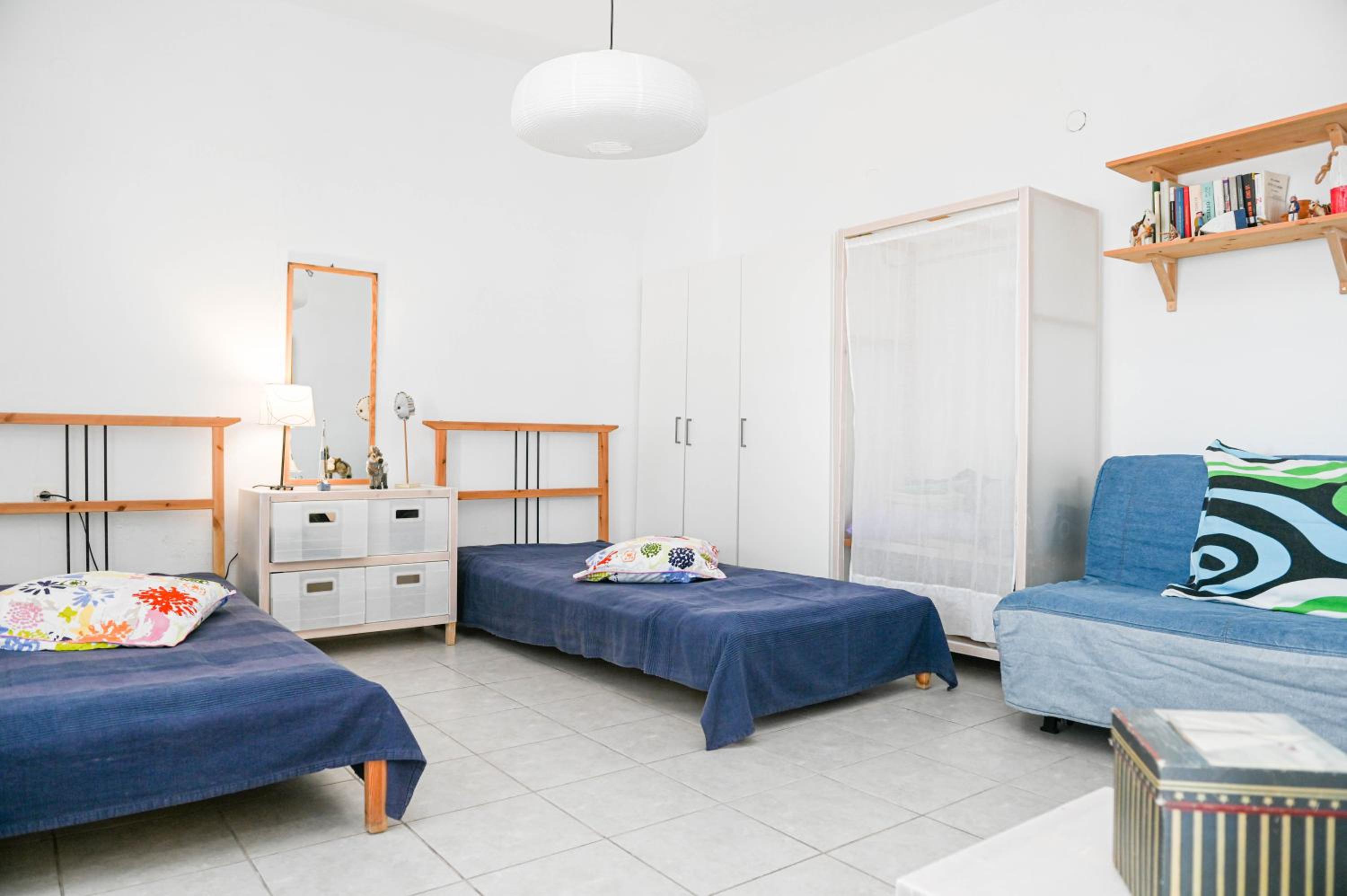 One-Bedroom Apartment photo 1