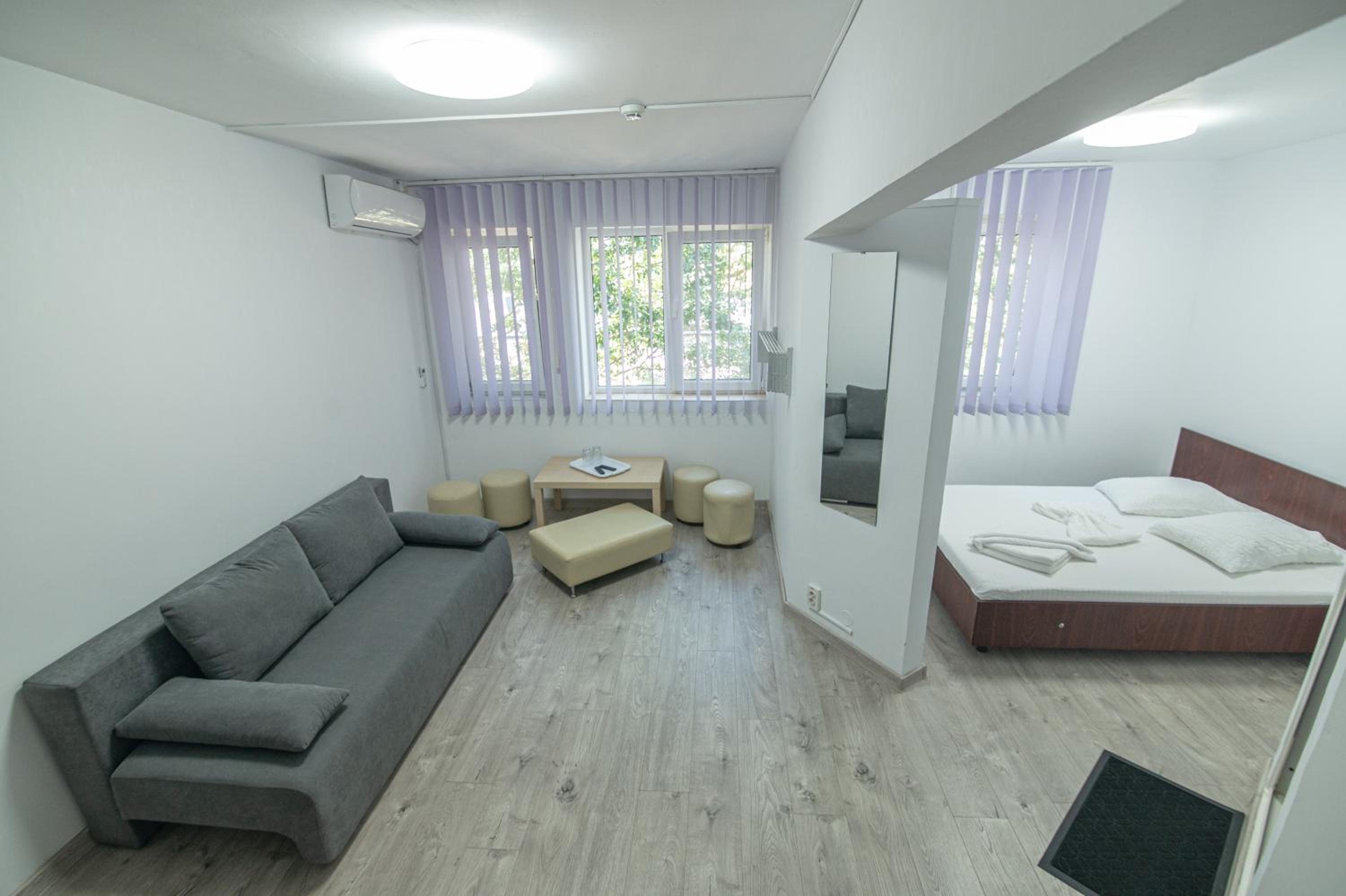 Family Room - Photo 2