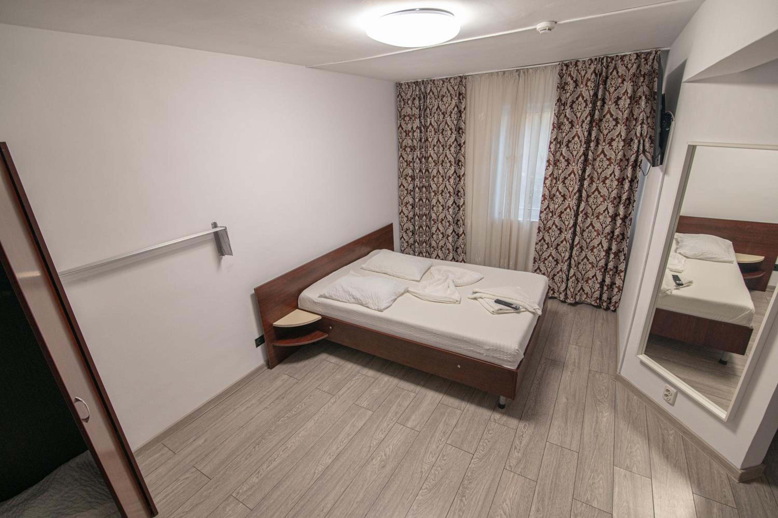 Family Room - Photo 5
