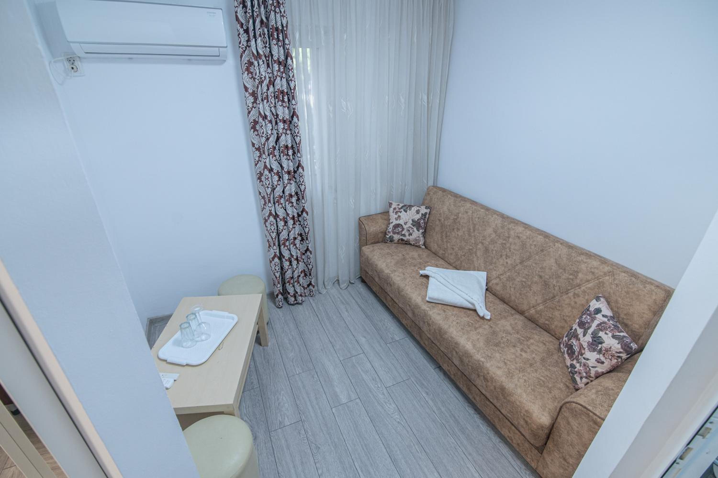 Family Room - Photo 8