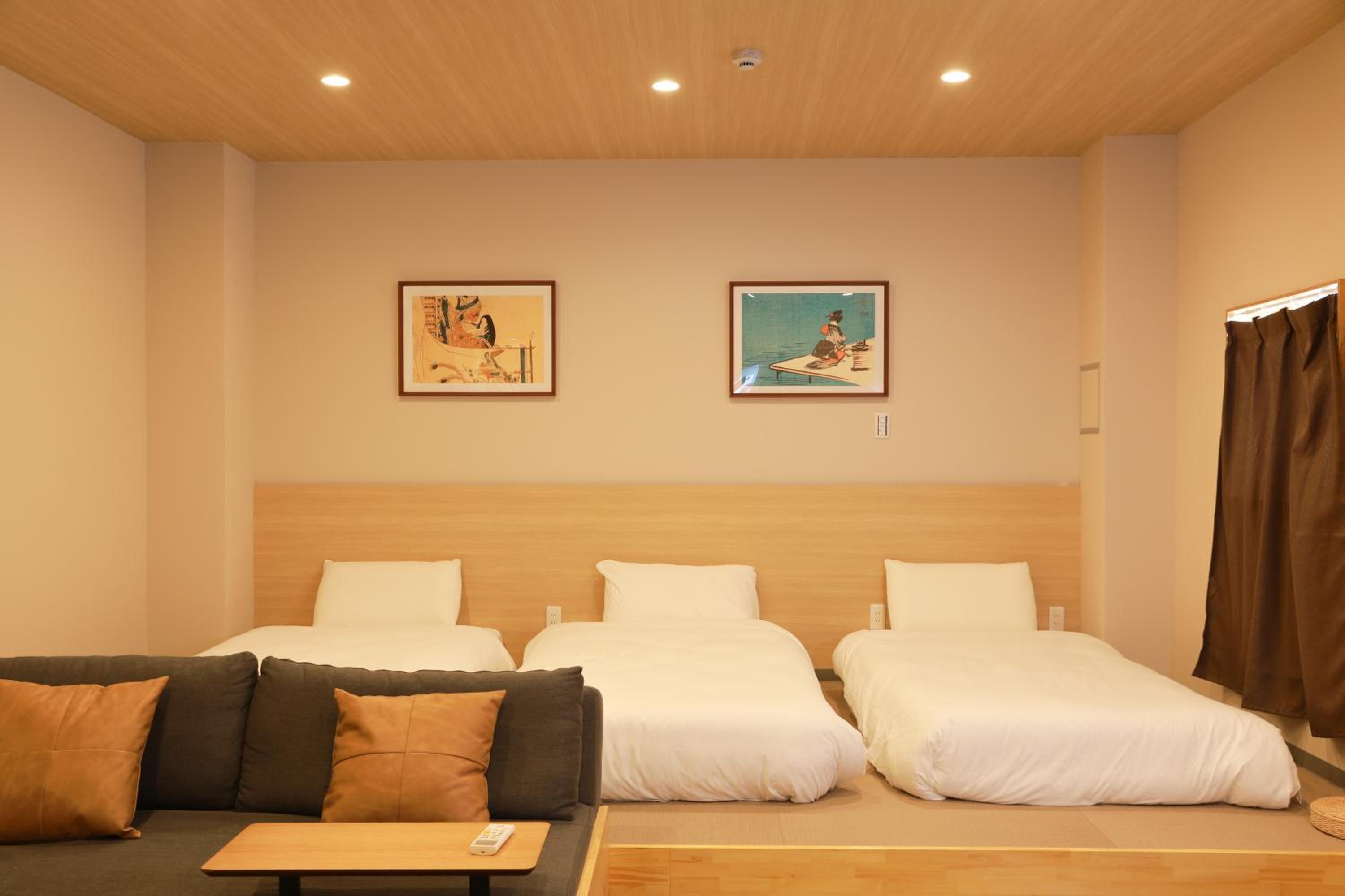 Quadruple Room with Private Bathroom