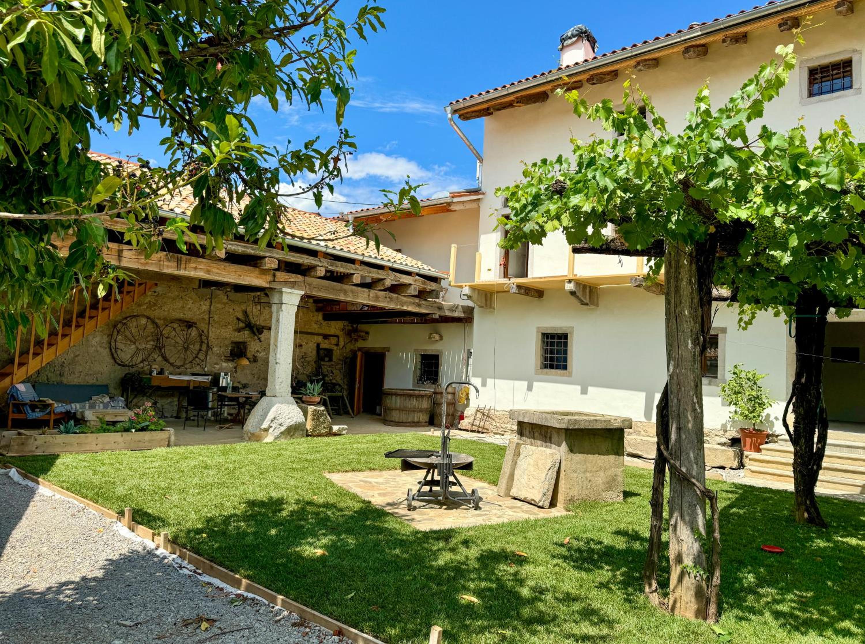Five-Bedroom Villa with Inner Courtyard photo 2