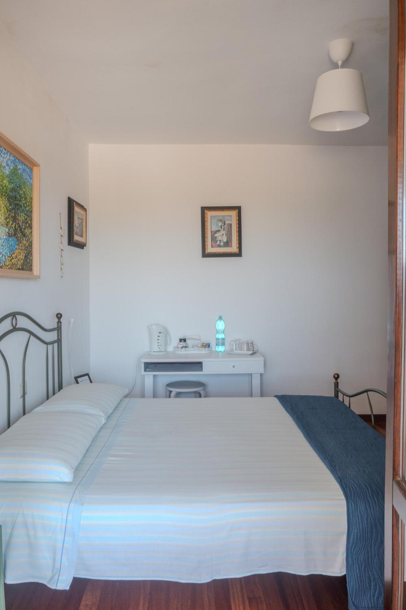 Double Room With Private External Bathroom photo 3
