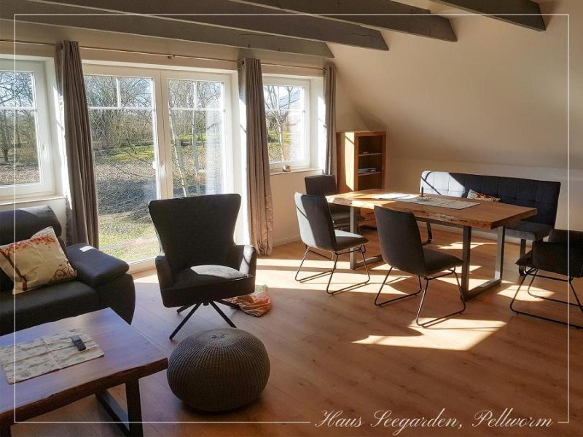 Two-Bedroom Deluxe Apartment with Balcony photo 2