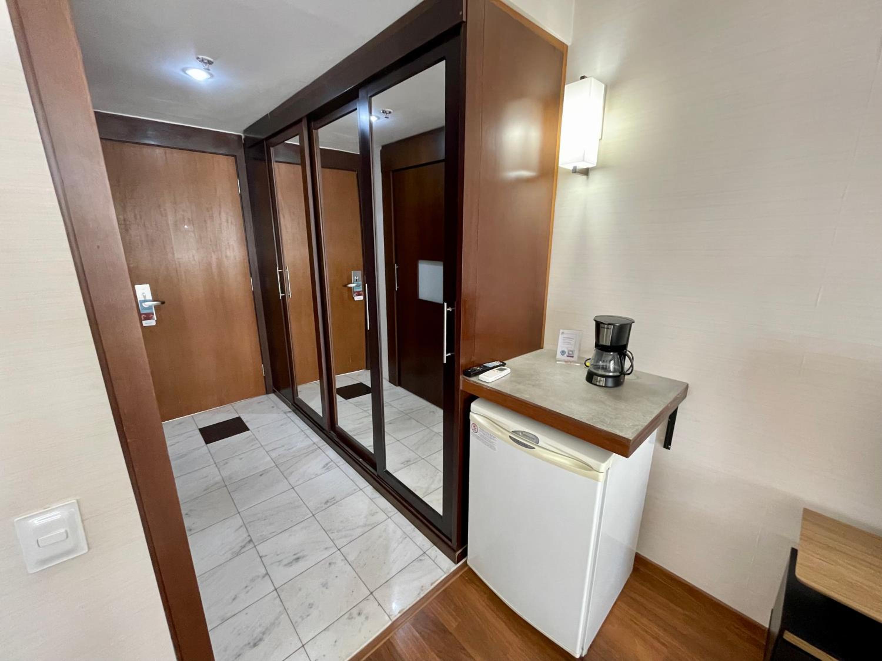 Apartment with Balcony - Photo 9