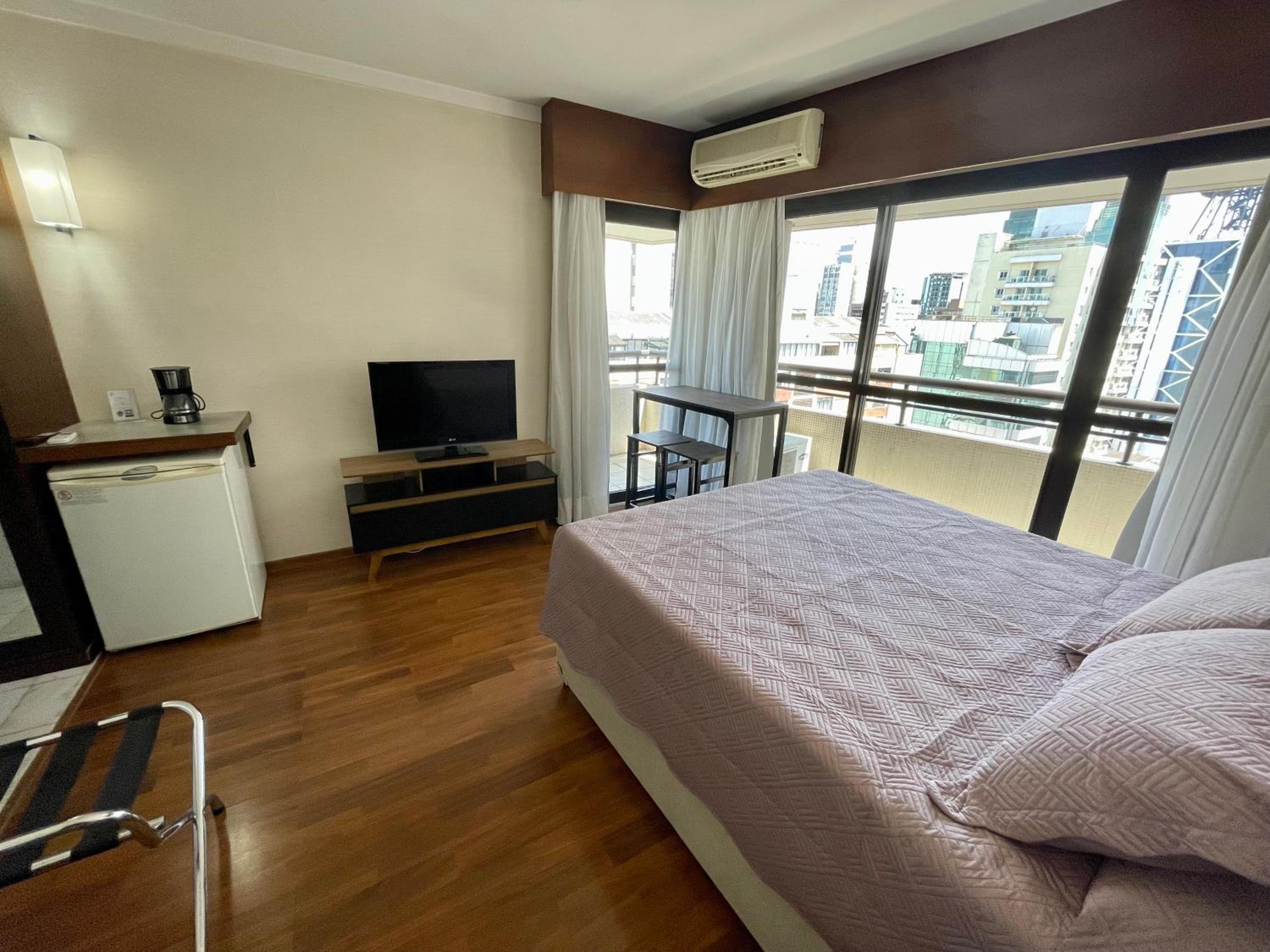 Apartment with Balcony - Photo 6