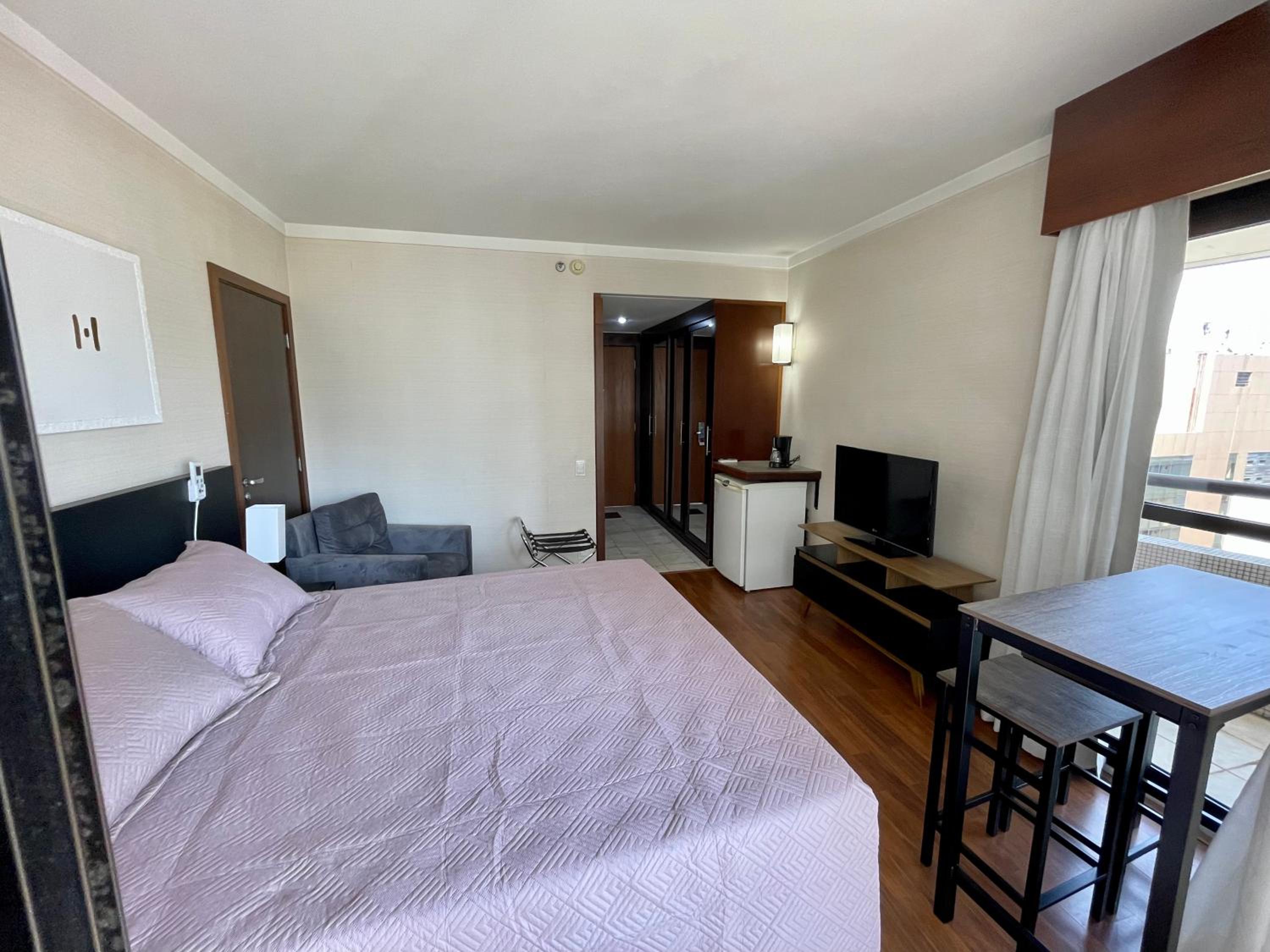 Apartment with Balcony - Photo 8
