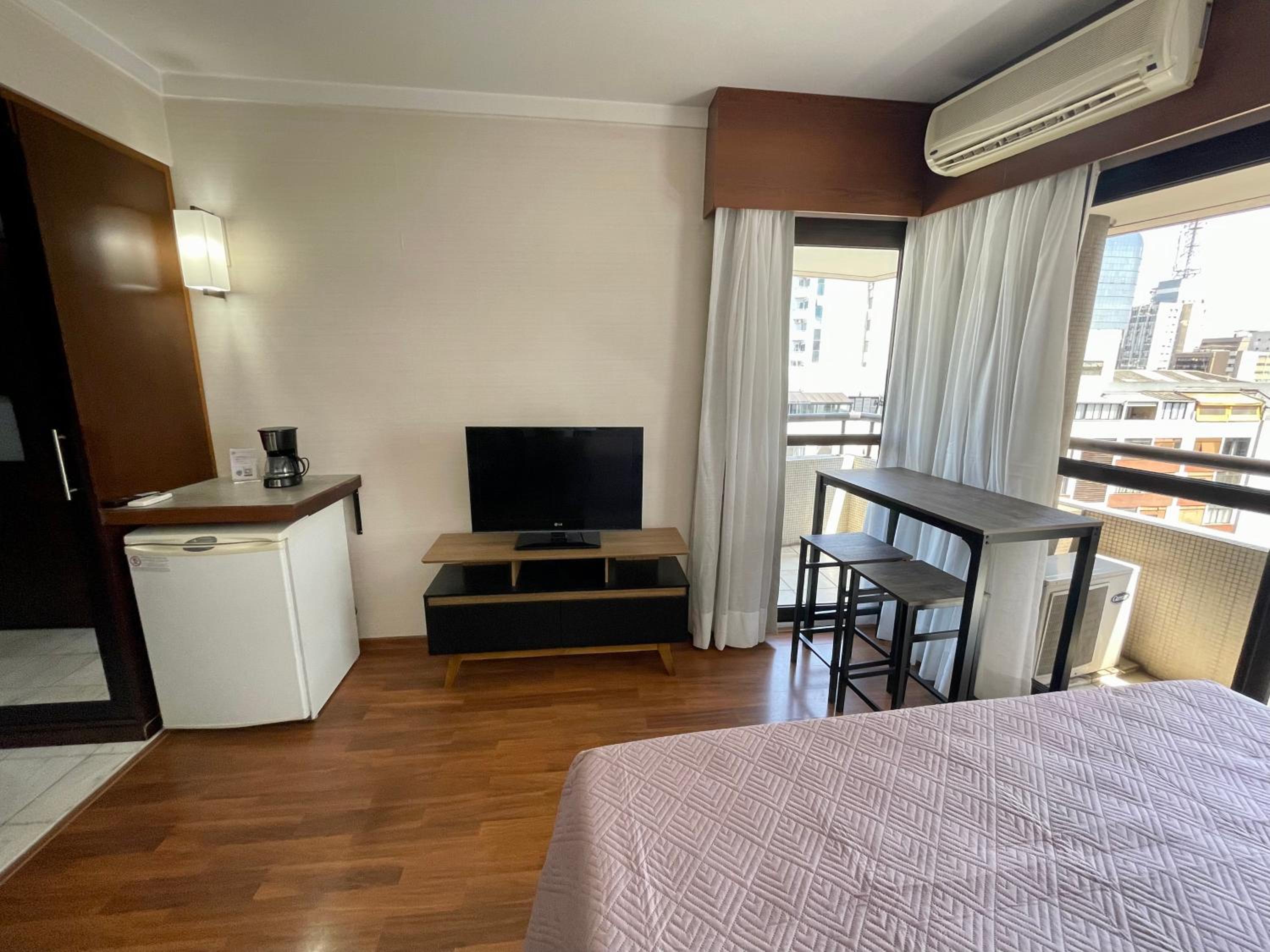 Apartment with Balcony - Photo 7