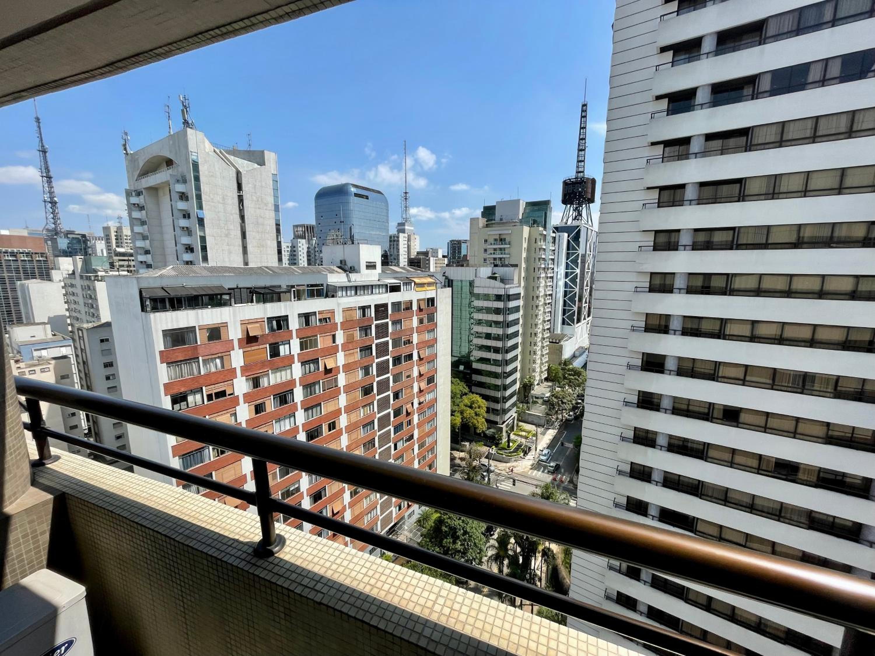 Apartment with Balcony - Photo 2
