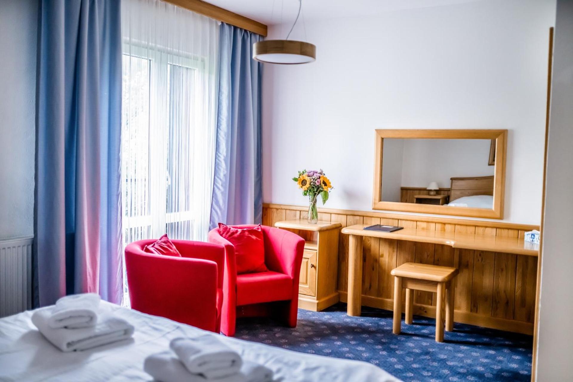 Luxury One-Bedroom Apartment - Photo 3