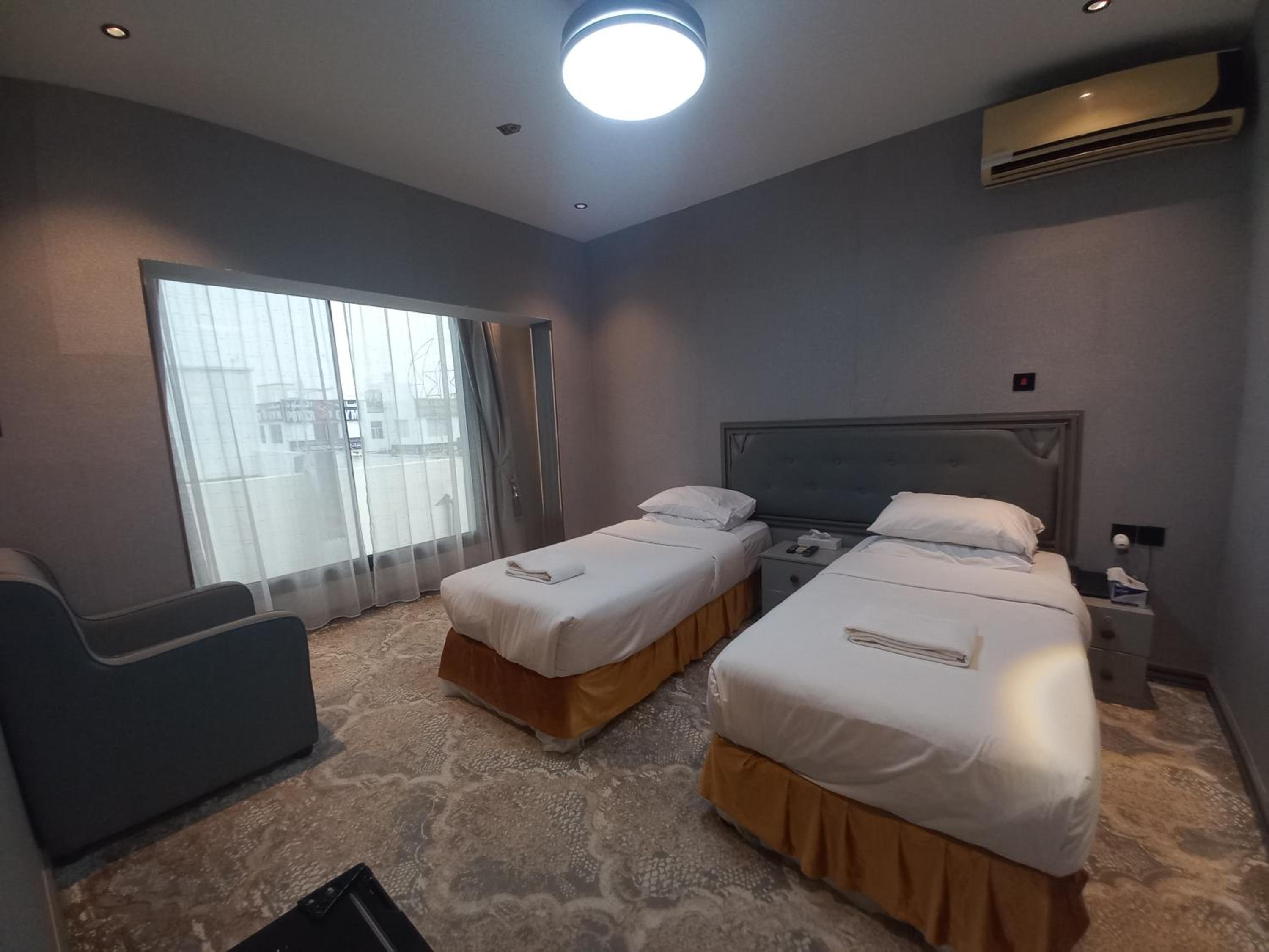 Small Twin Room - Photo 7
