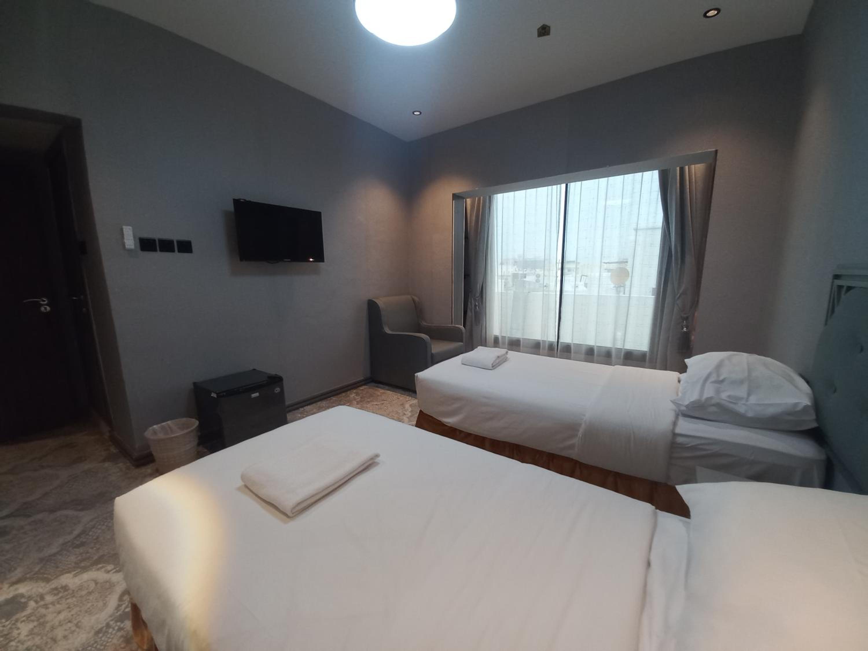 Small Twin Room - Photo 9