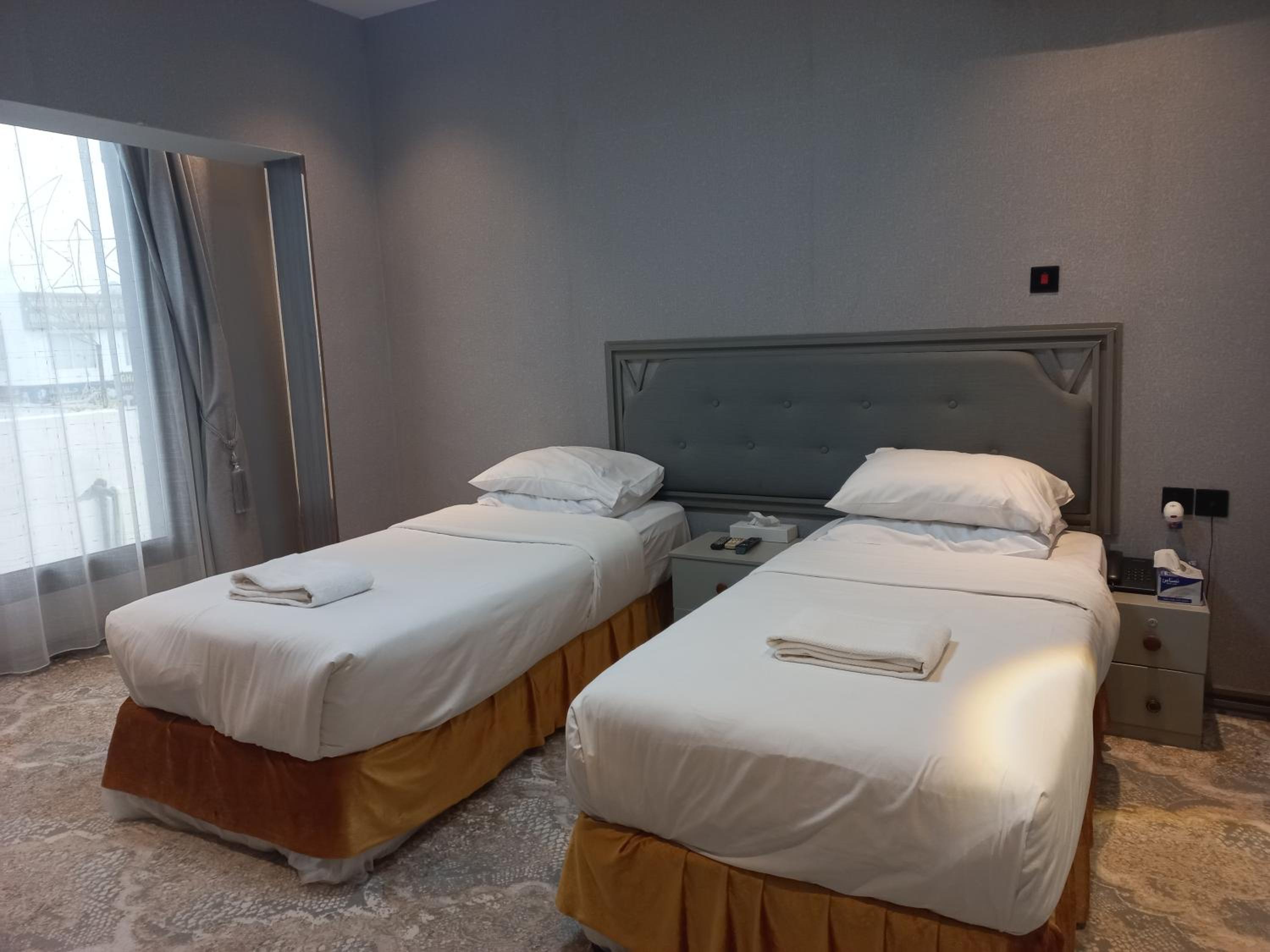 Small Twin Room - Photo 11