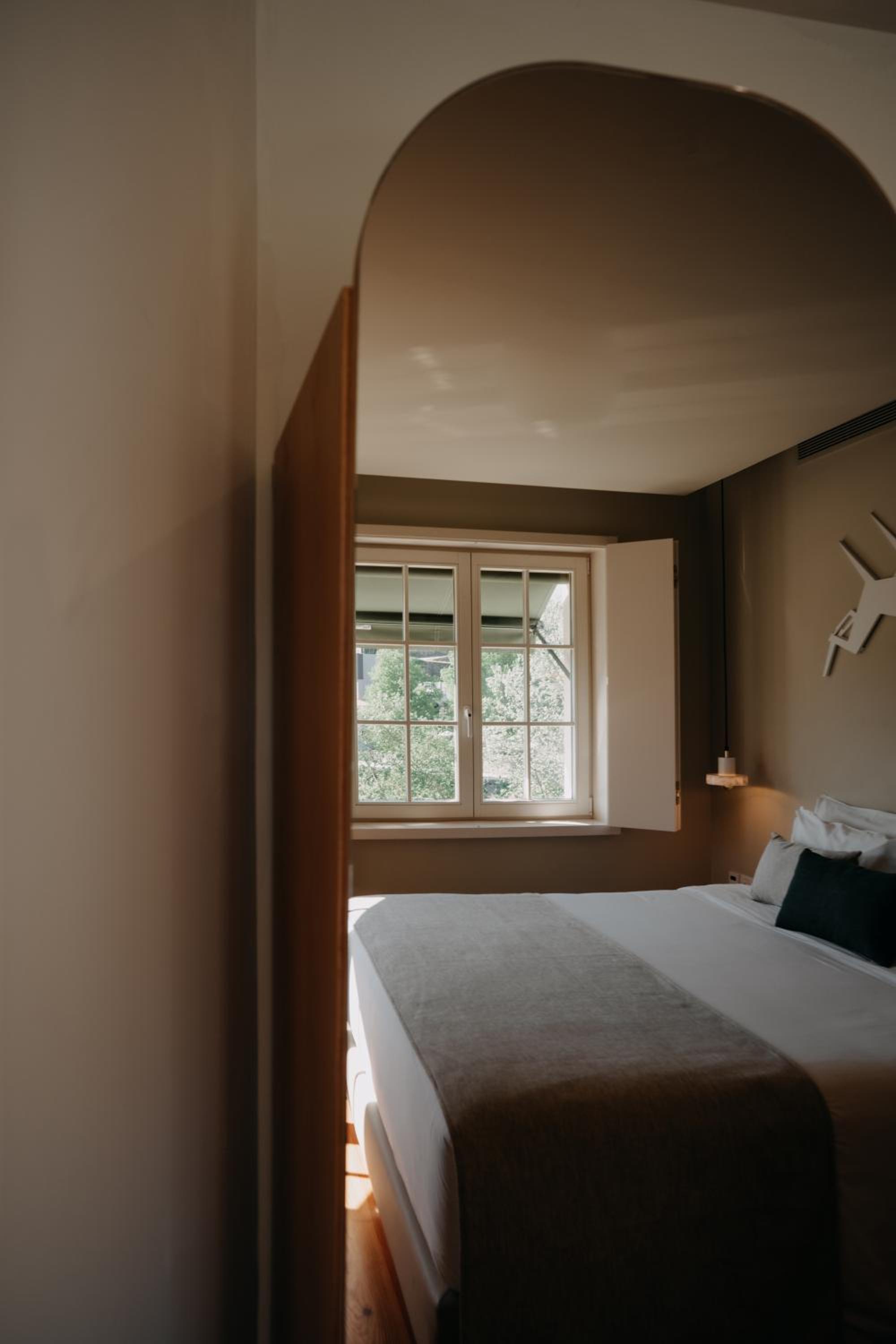 Room with River View - Photo 3