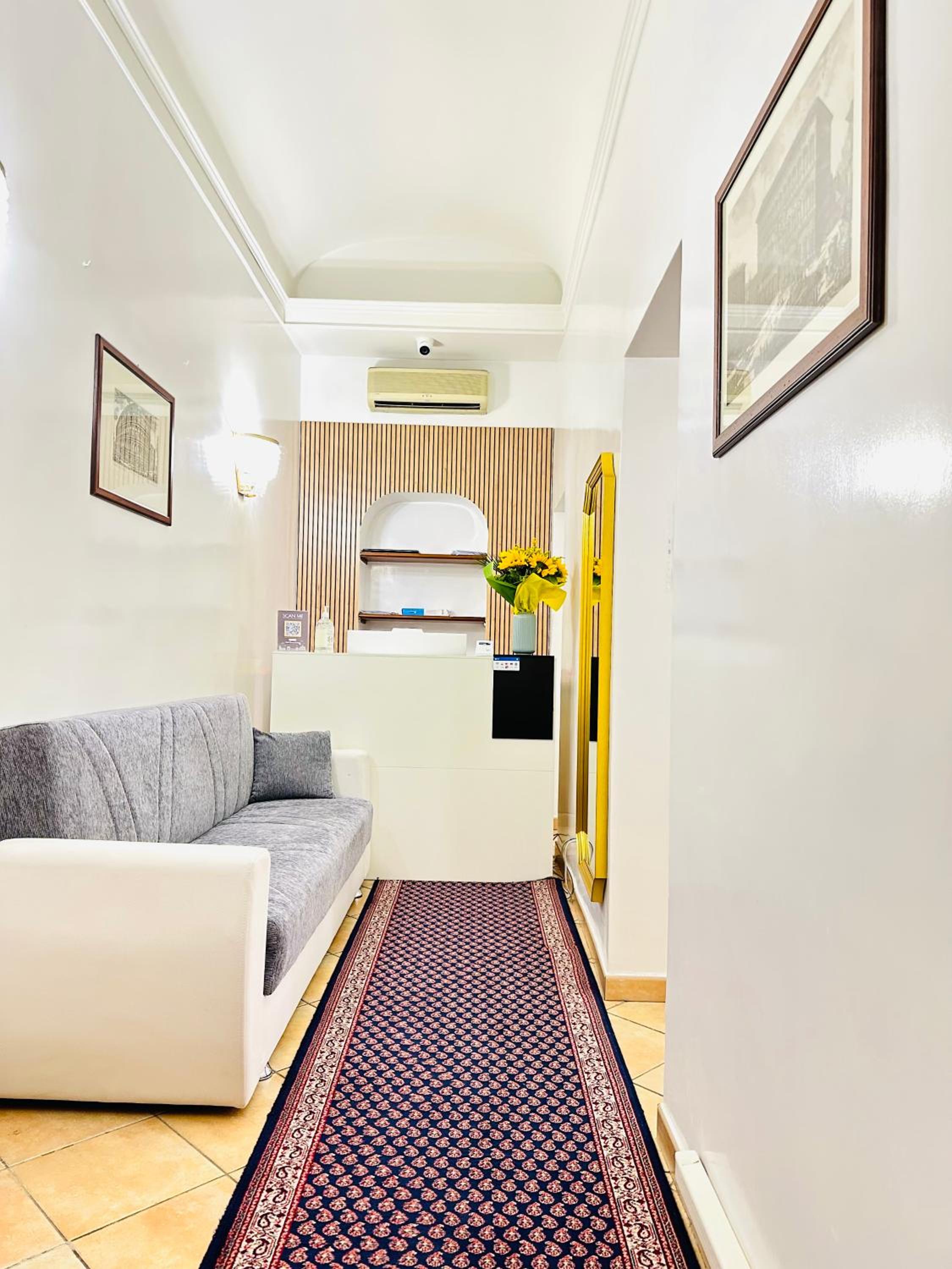 Single Room with Private Bathroom photo 1