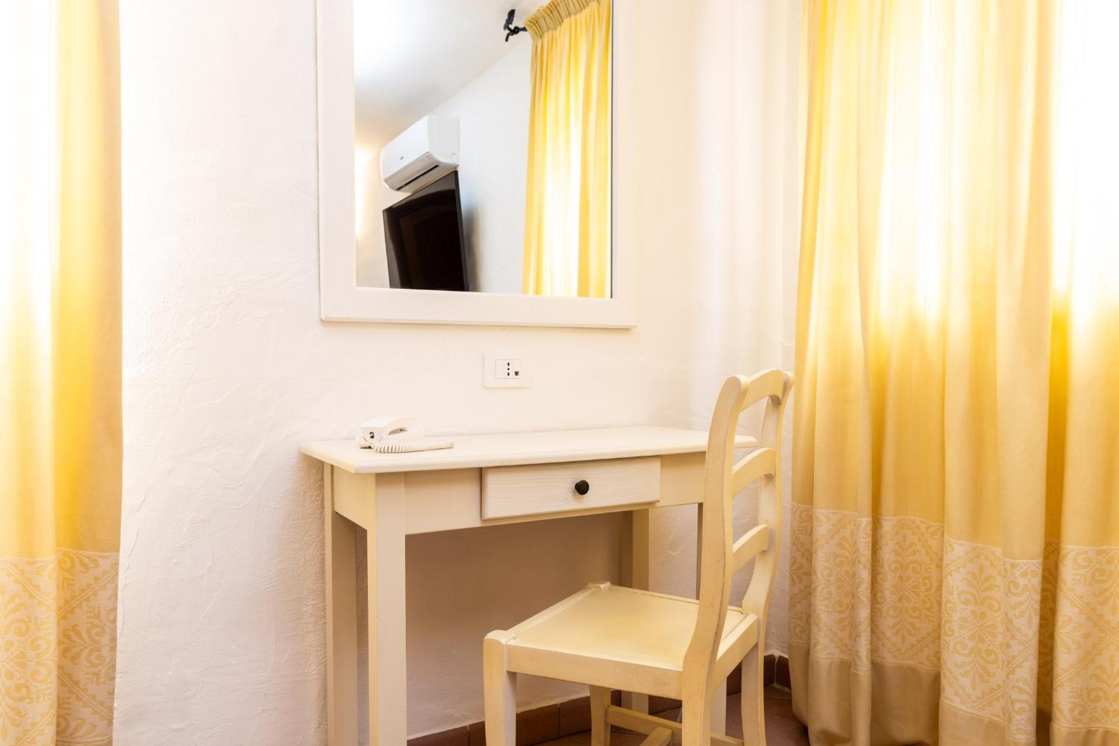 Standard Double Room - Photo 18