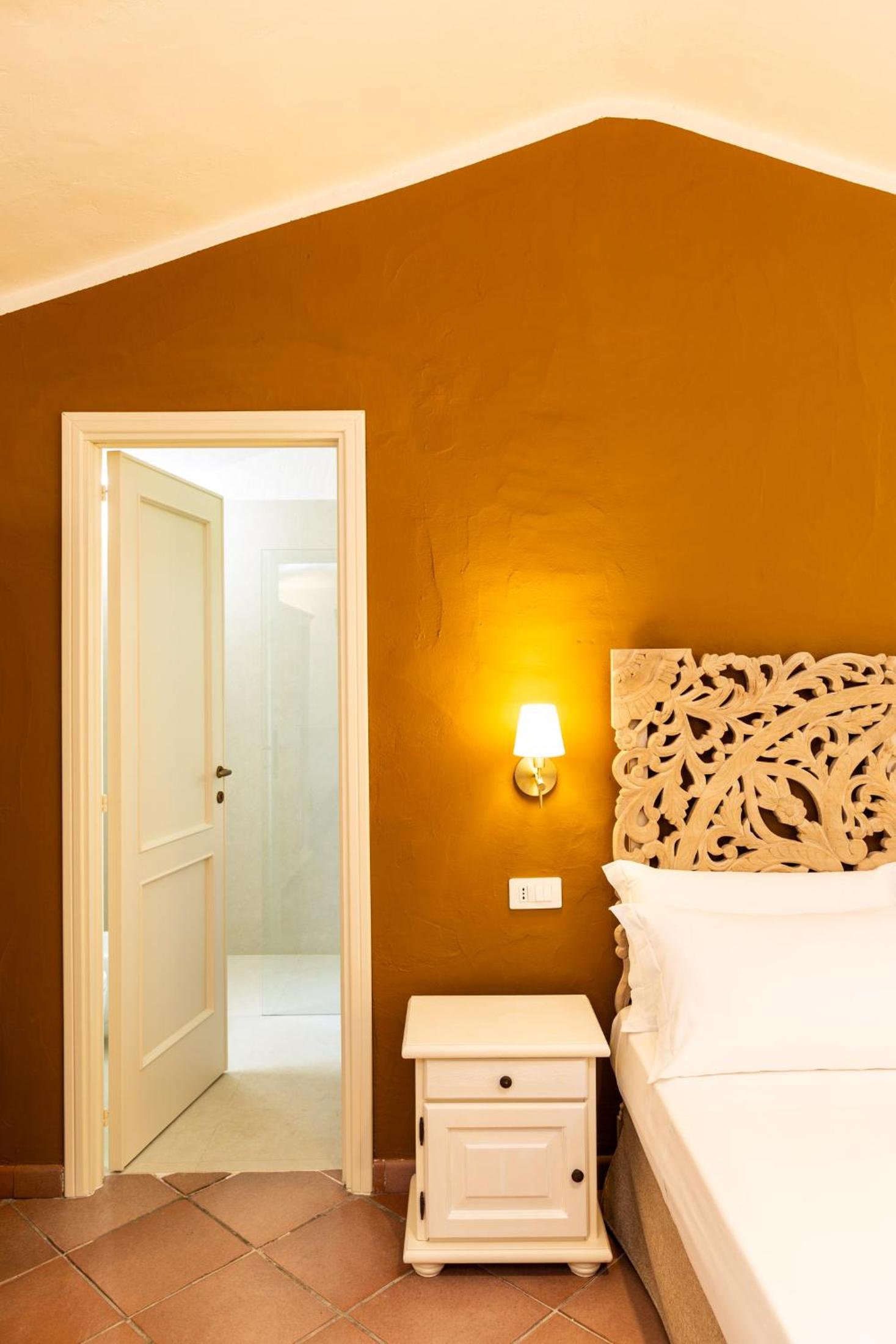 Standard Double Room - Photo 16