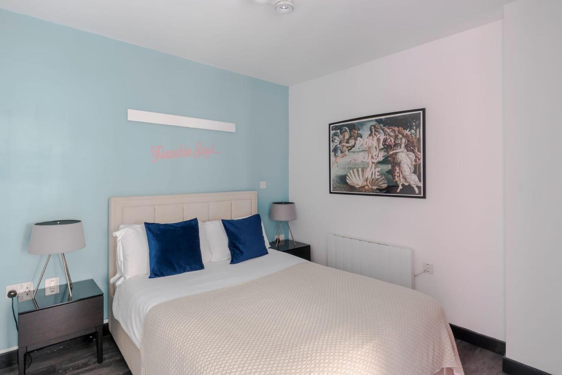 Apartment photo 2