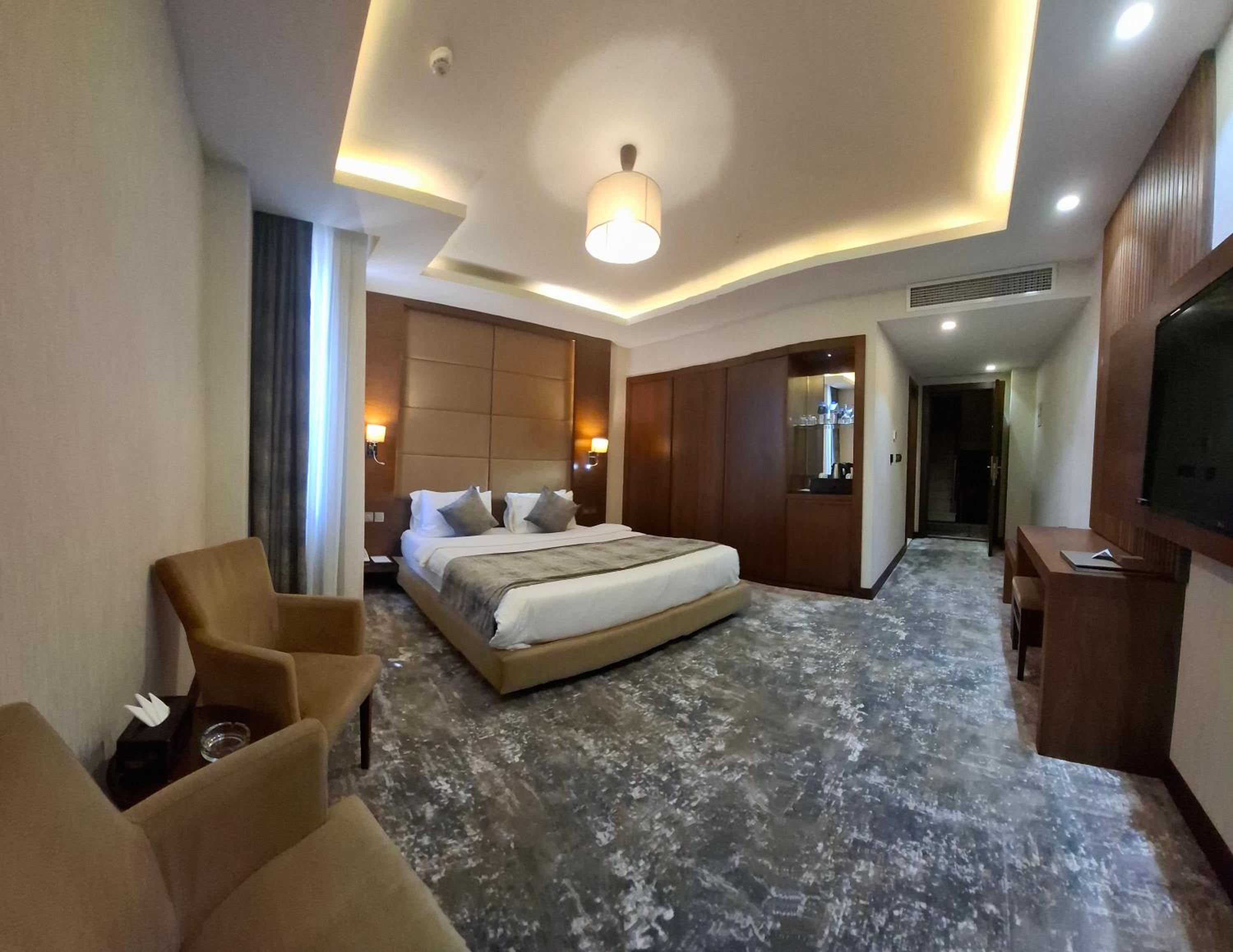 Deluxe King Room