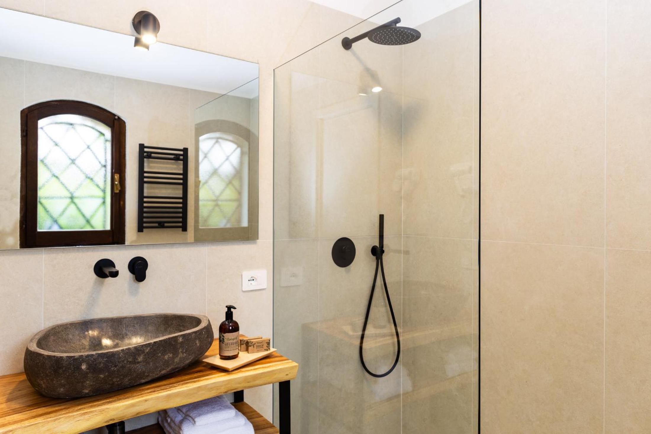 Standard Double Room - Photo 15