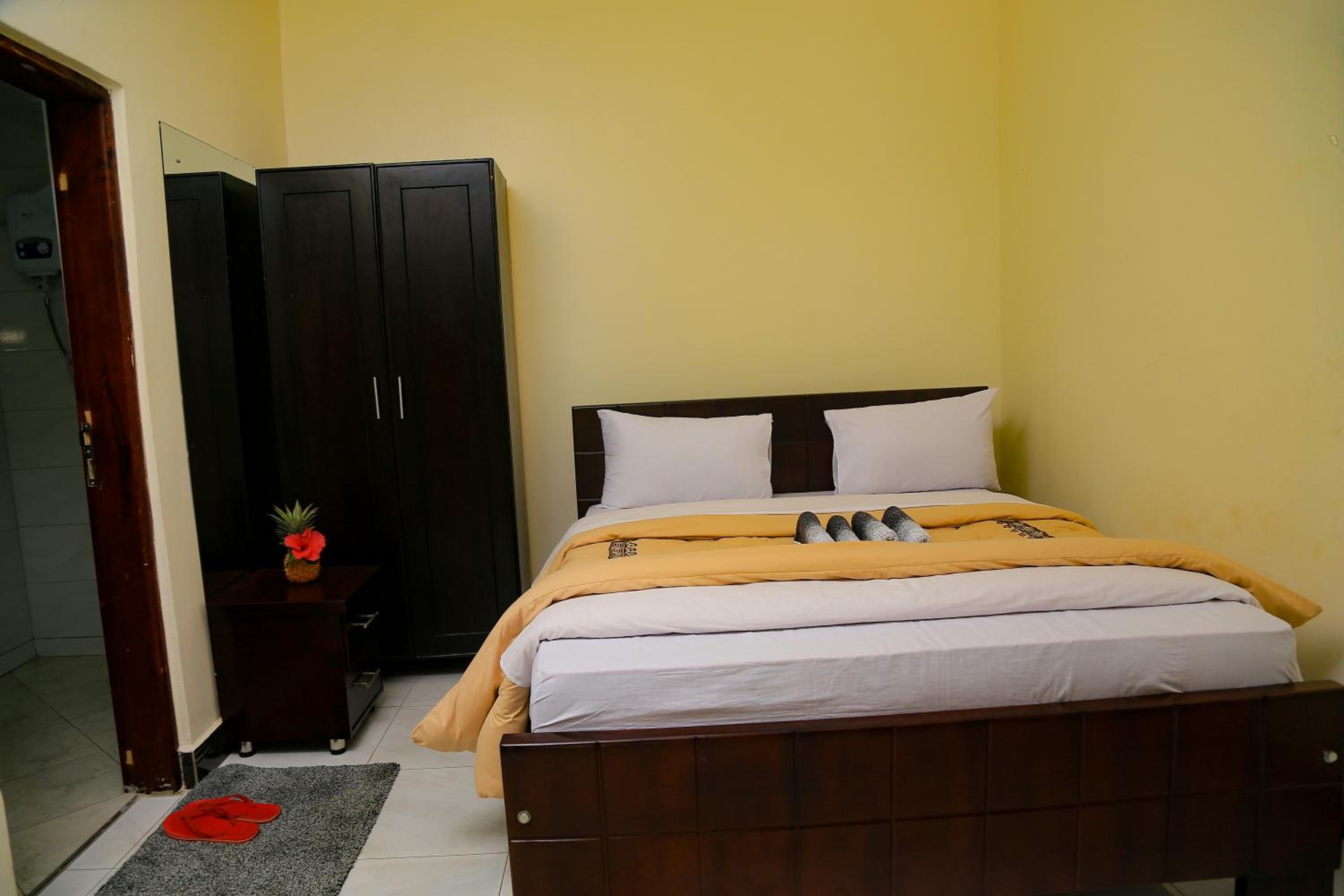 Deluxe Double Room (2 Adults + 1 Child) photo 3