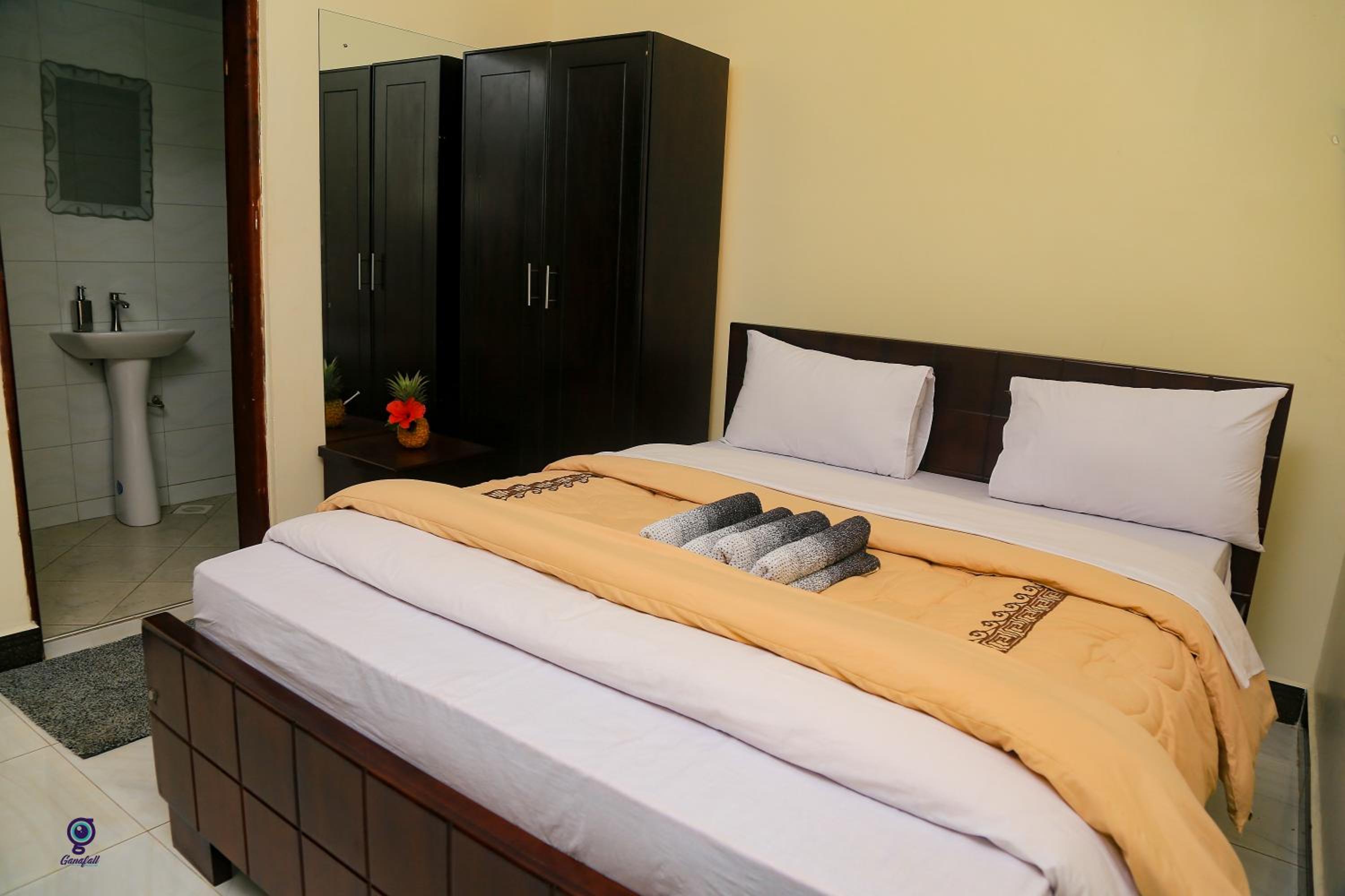 Deluxe Double Room (2 Adults + 1 Child) photo 2