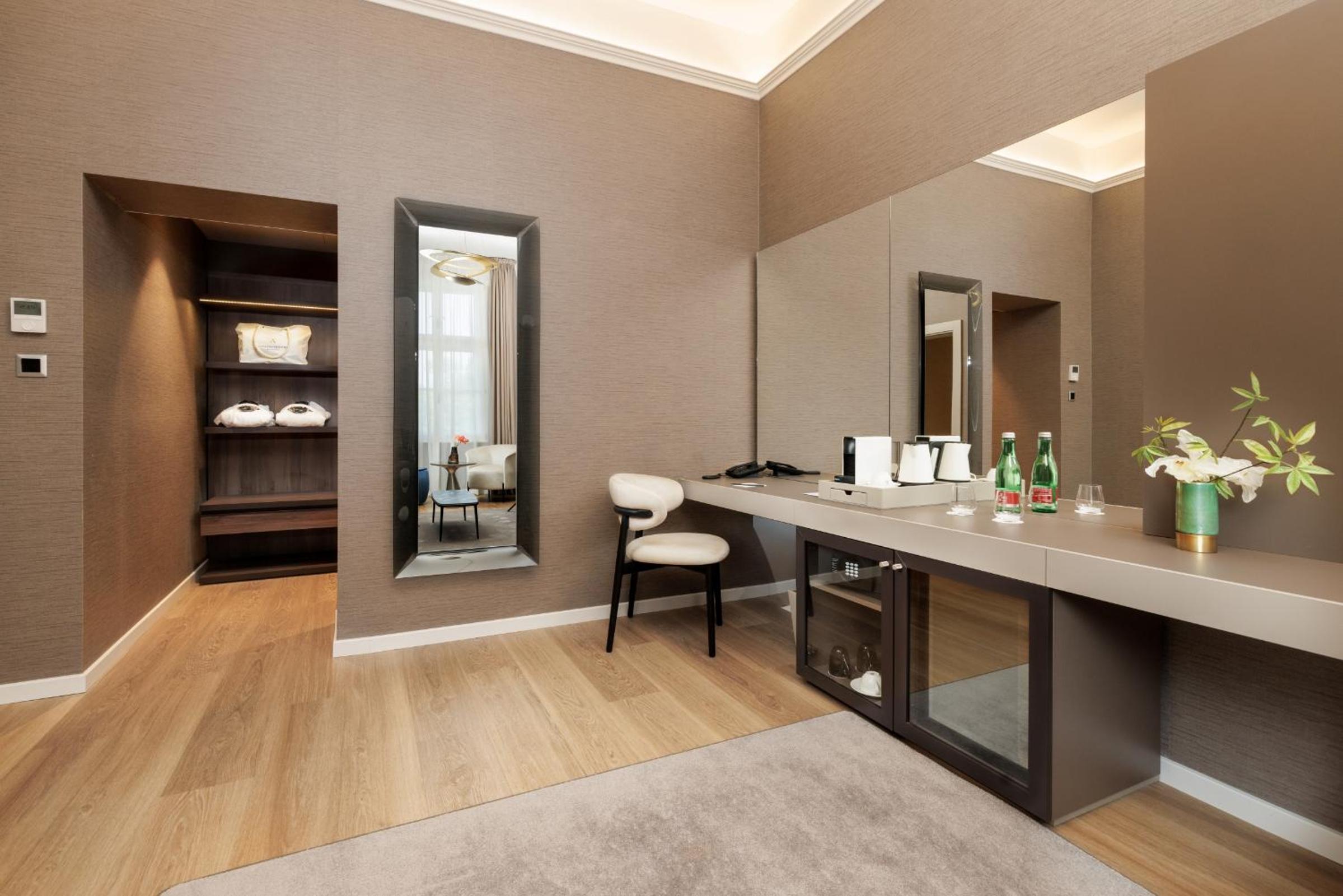 Executive Suite thumbnail 6