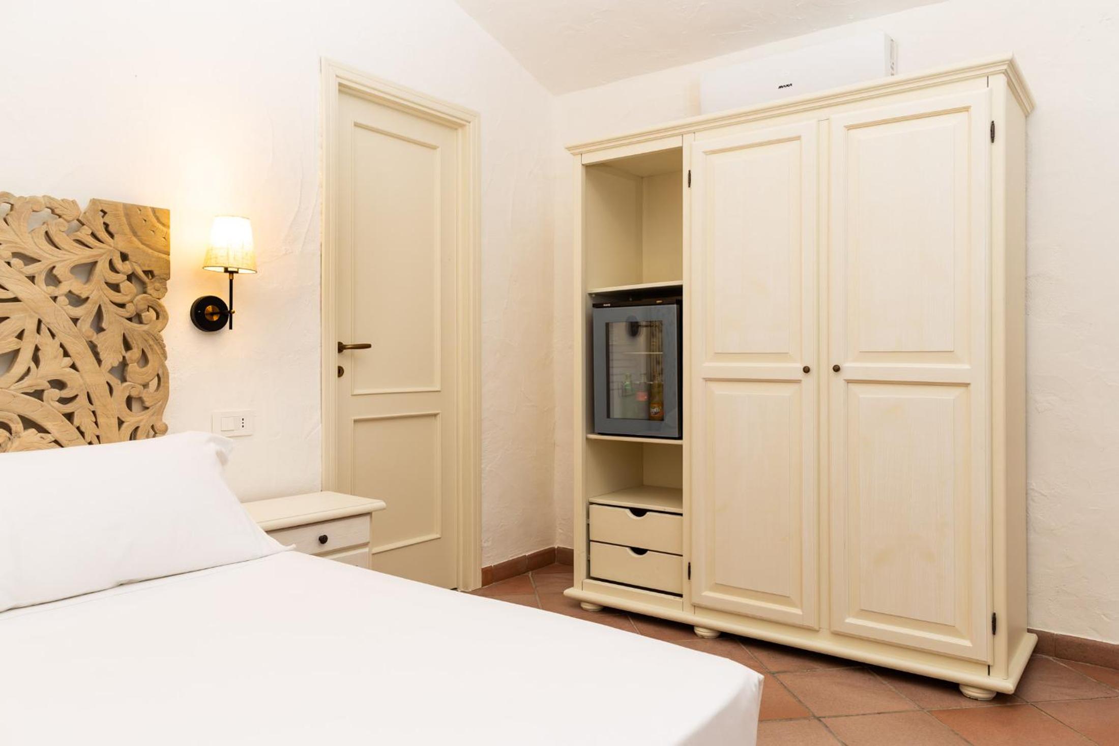 Standard Double Room - Photo 9