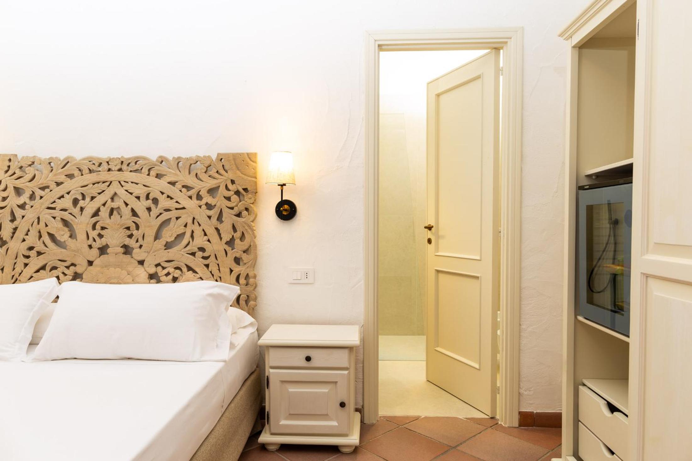 Standard Double Room - Photo 21