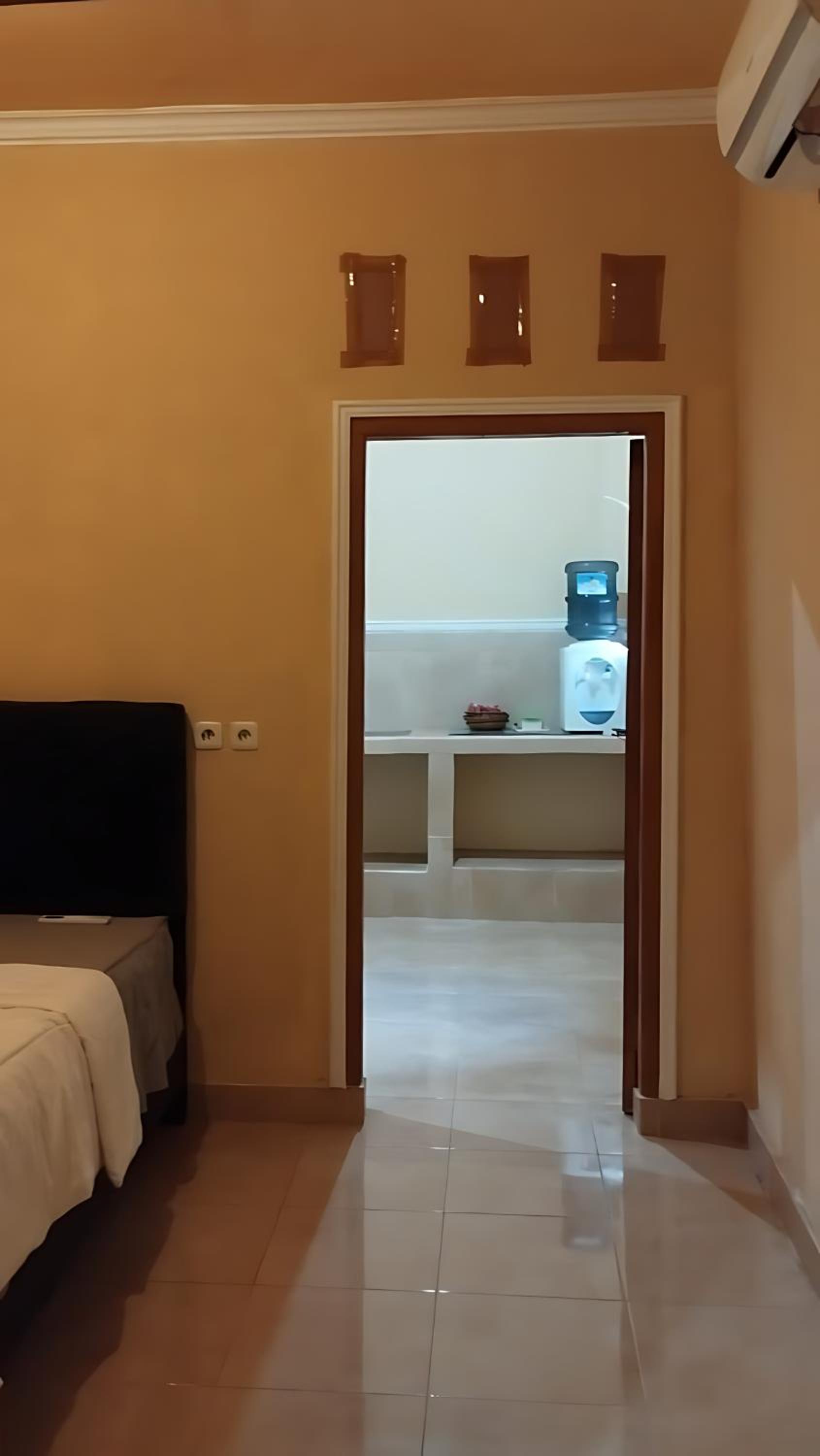 Double Room With Private Bathroom - Photo 10