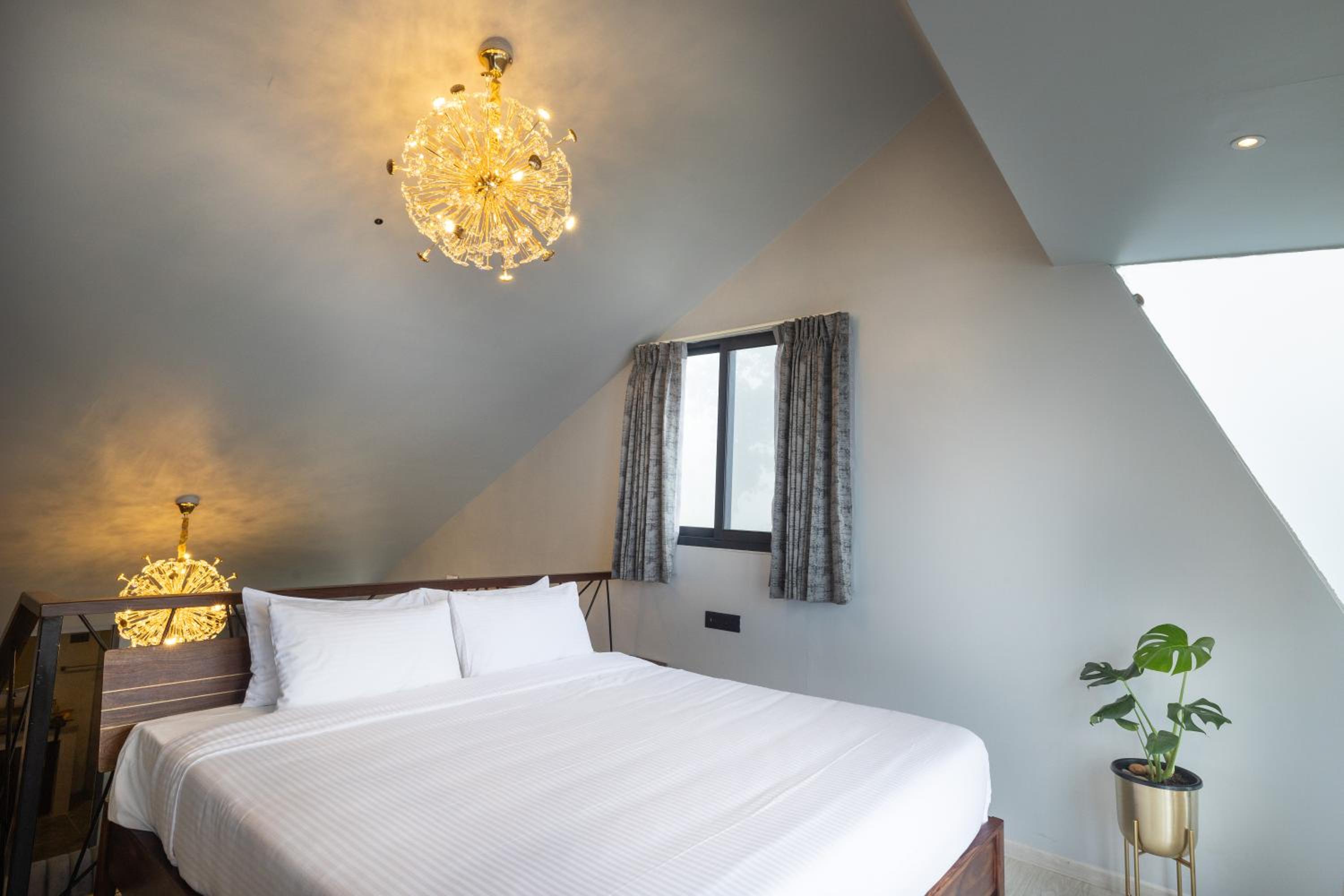 Standard King Room photo 1
