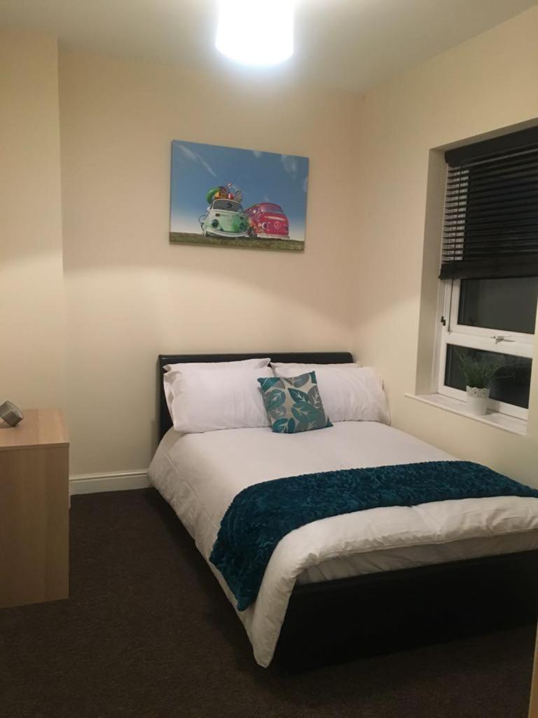 Three-Bedroom House photo 2