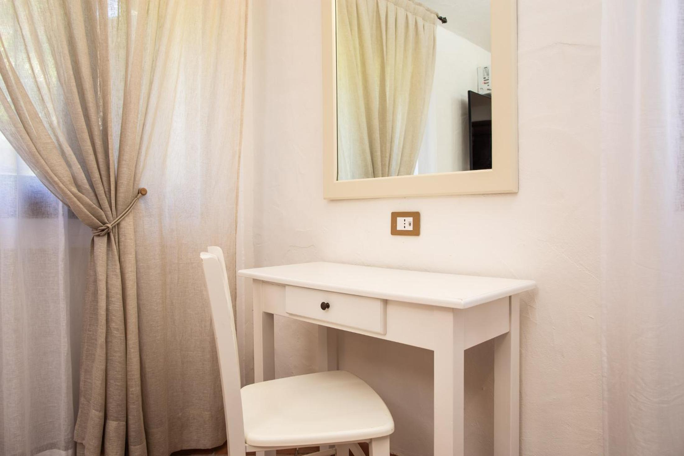 Double or Twin Room with Swimming Pool Access - Photo 2