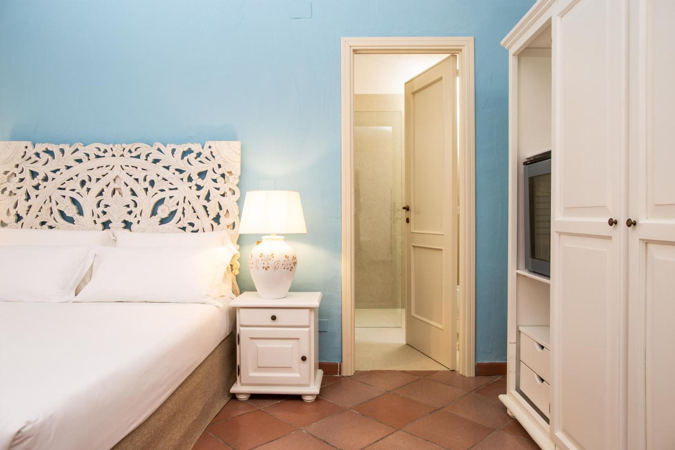 Double or Twin Room with Swimming Pool Access - Photo 4