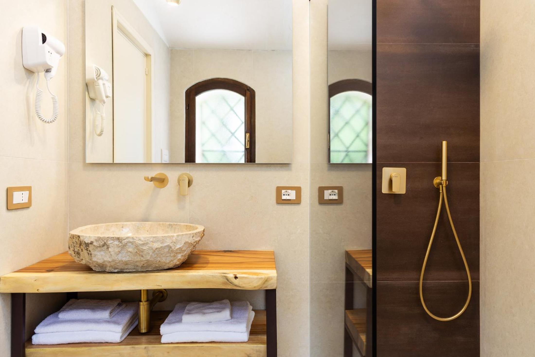 Double or Twin Room with Swimming Pool Access - Photo 8