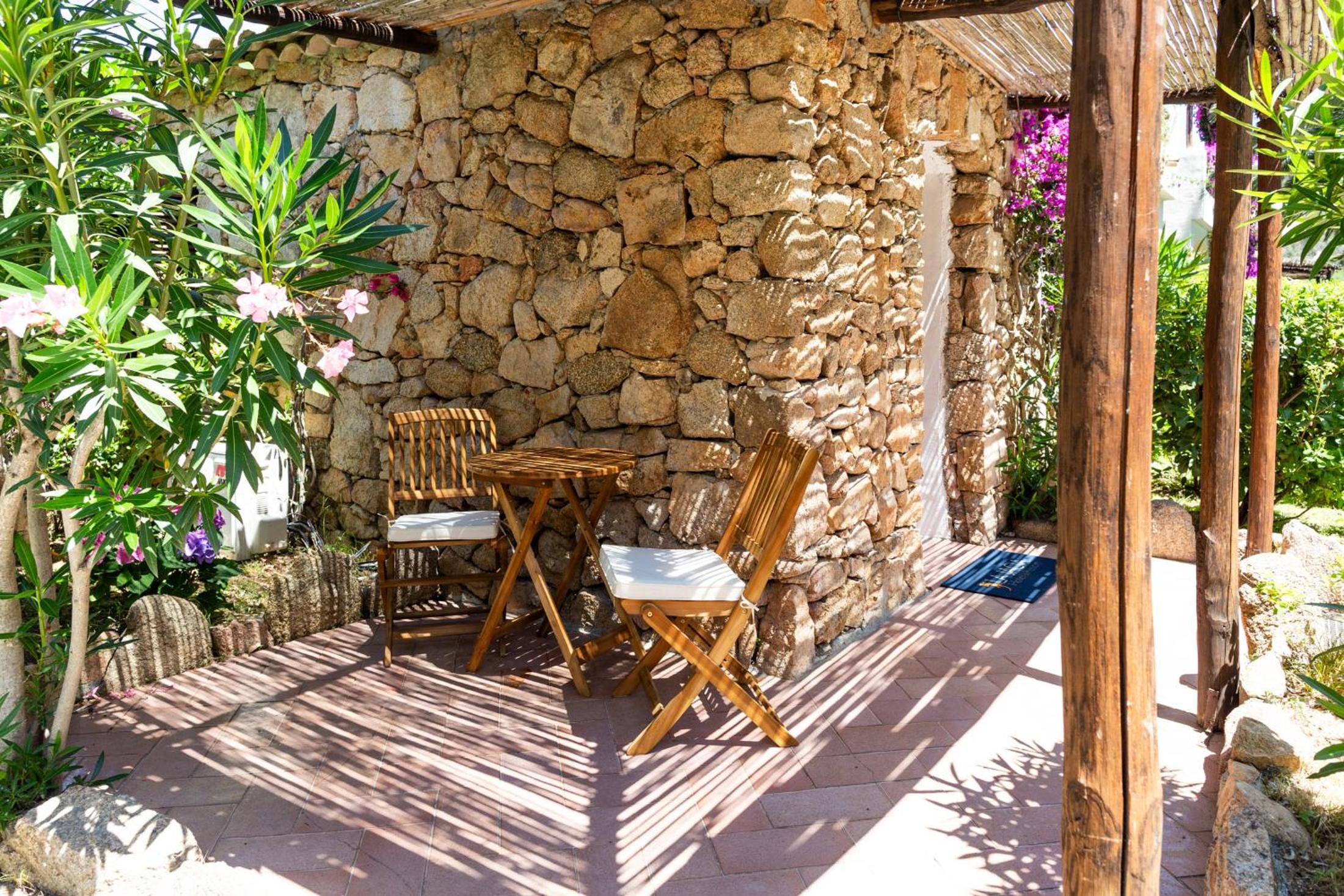 Double or Twin Room with Swimming Pool Access - Photo 6
