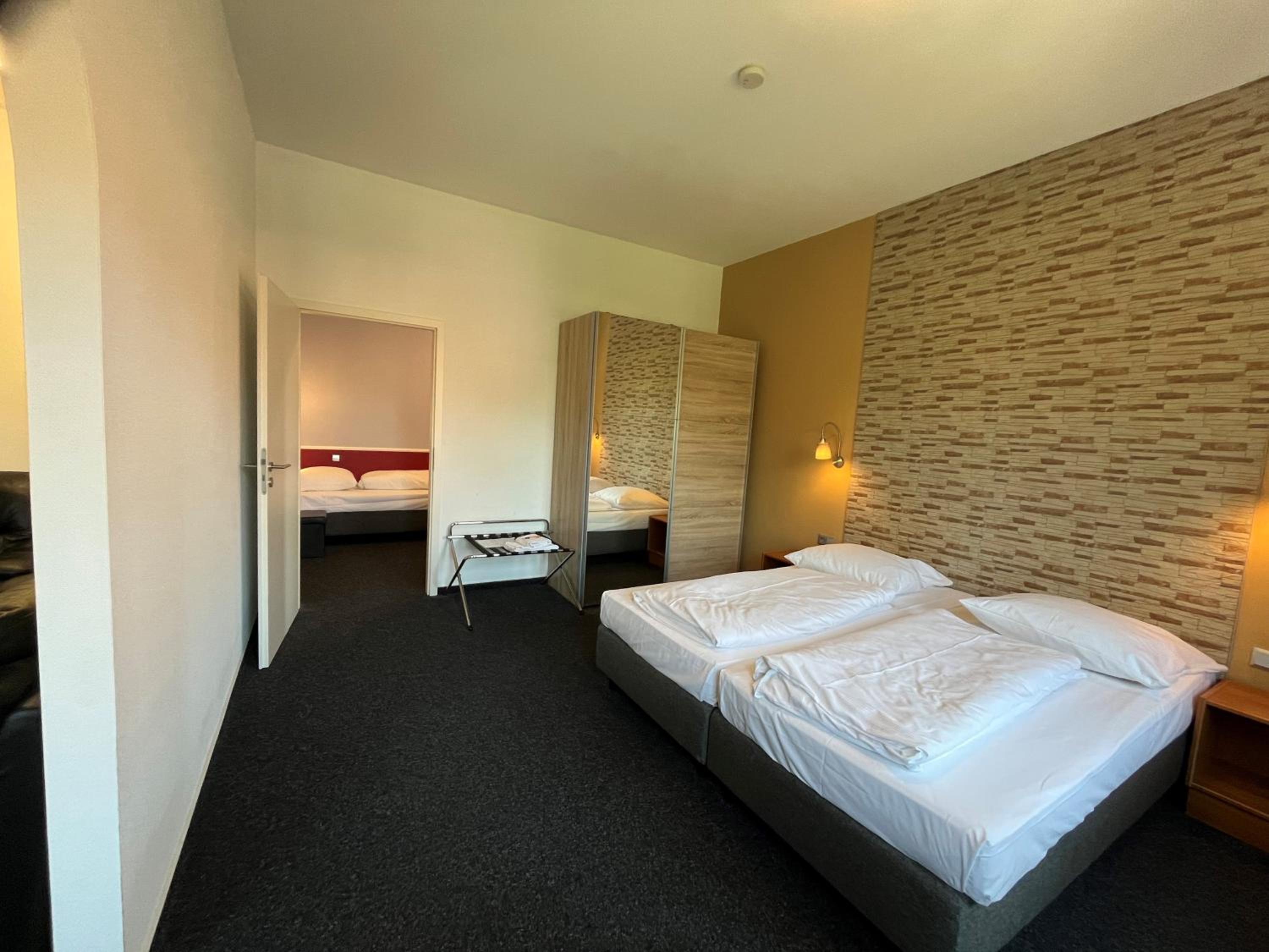 Quadruple Room - Photo 3