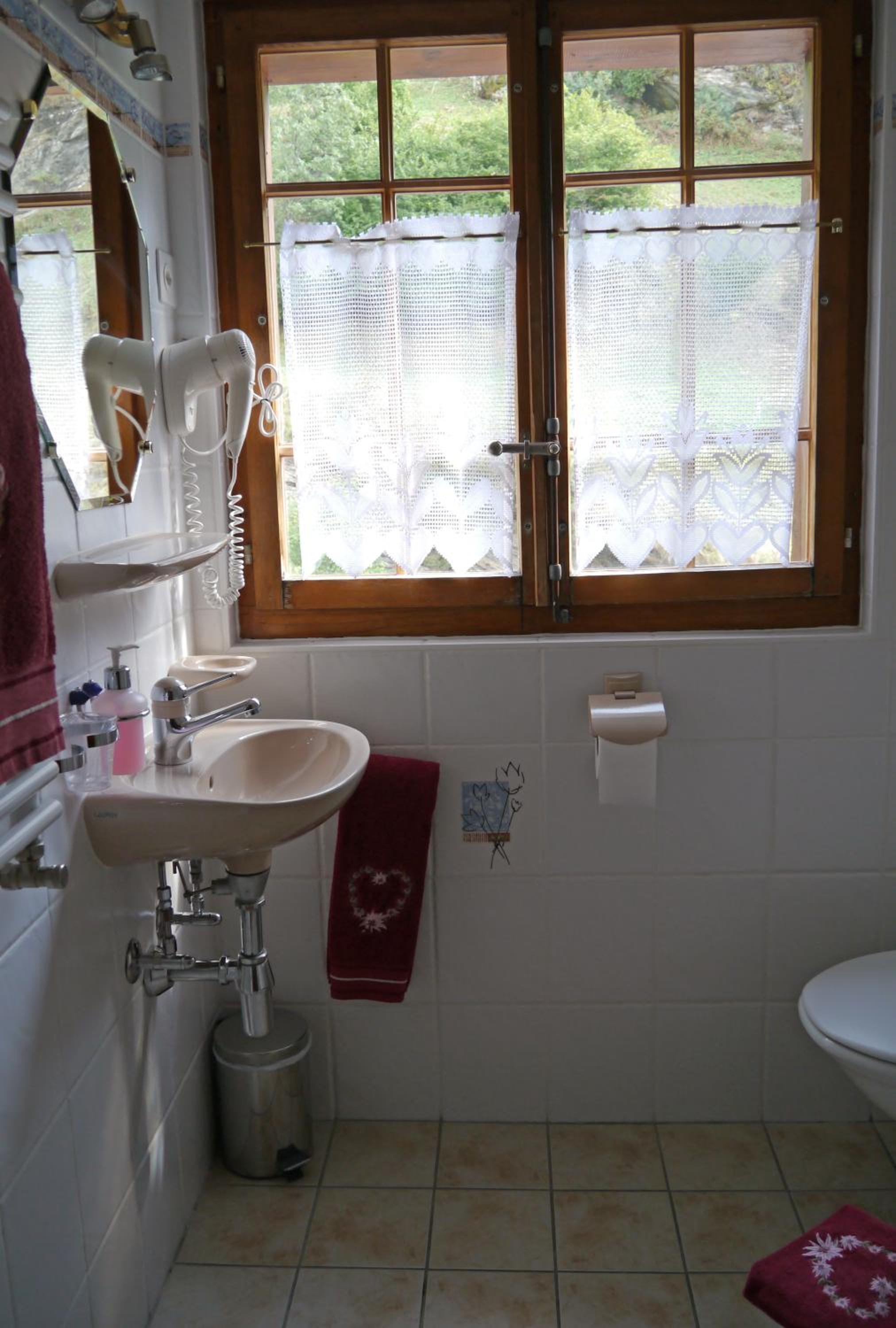 Single Room with Private Bathroom photo 3