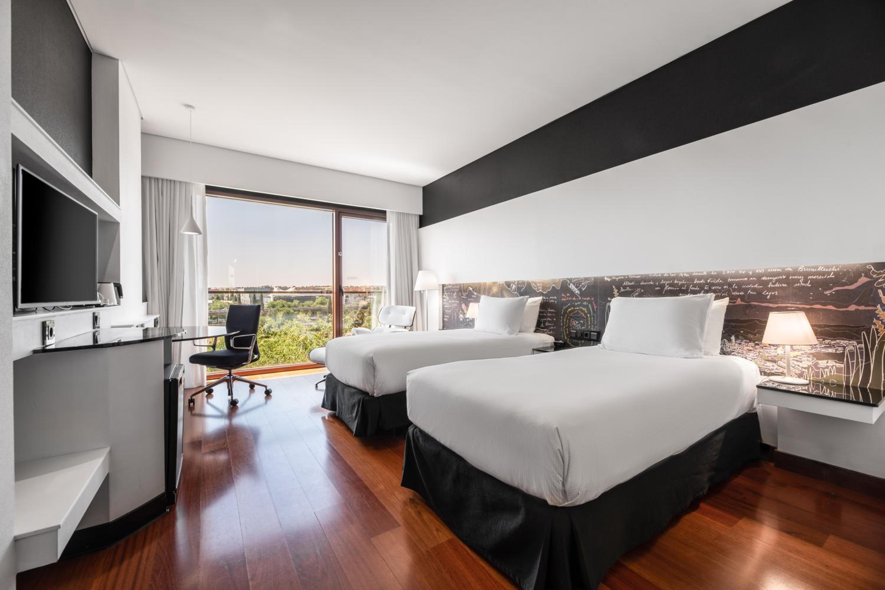 Twin Room with Urban View